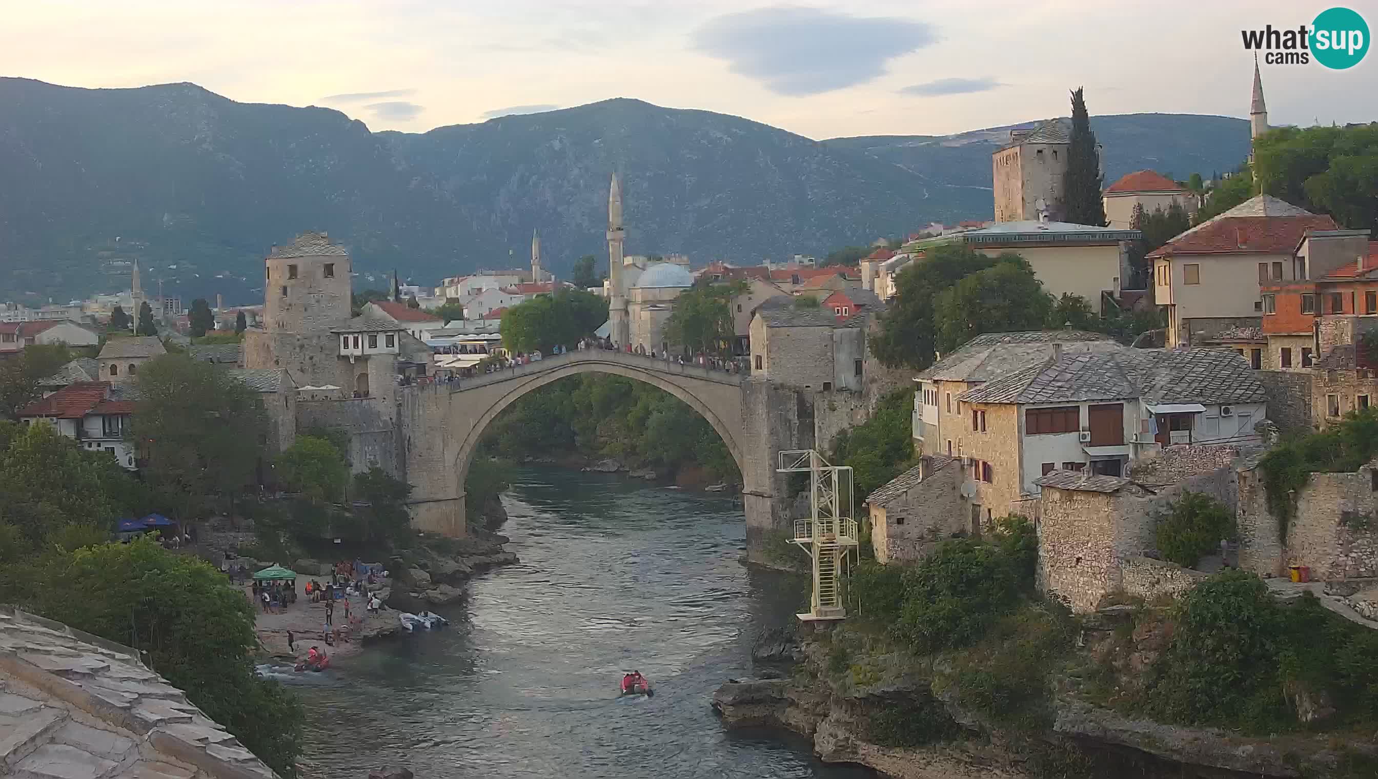 Mostar webkamera – Die Alte Brücke über den Fluss Neretva