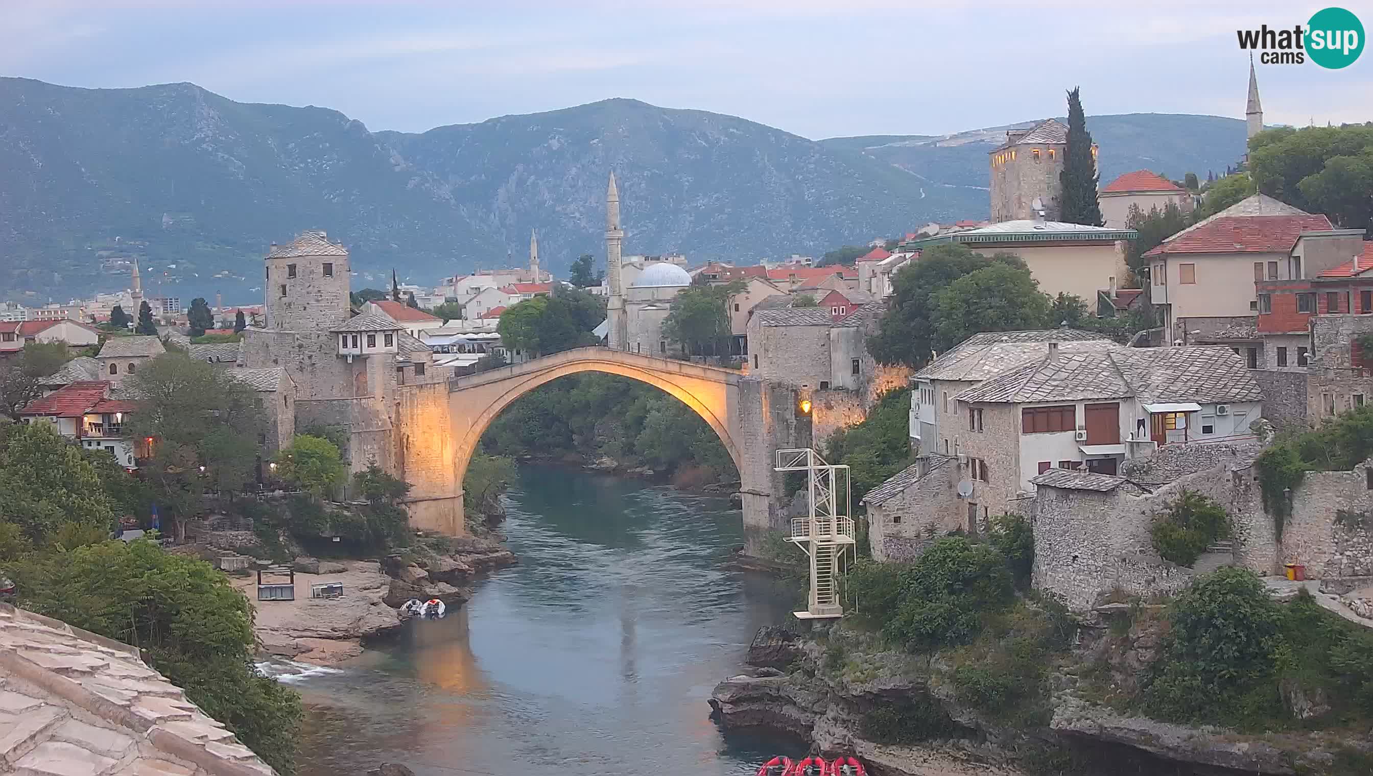 Mostar webkamera – Die Alte Brücke über den Fluss Neretva
