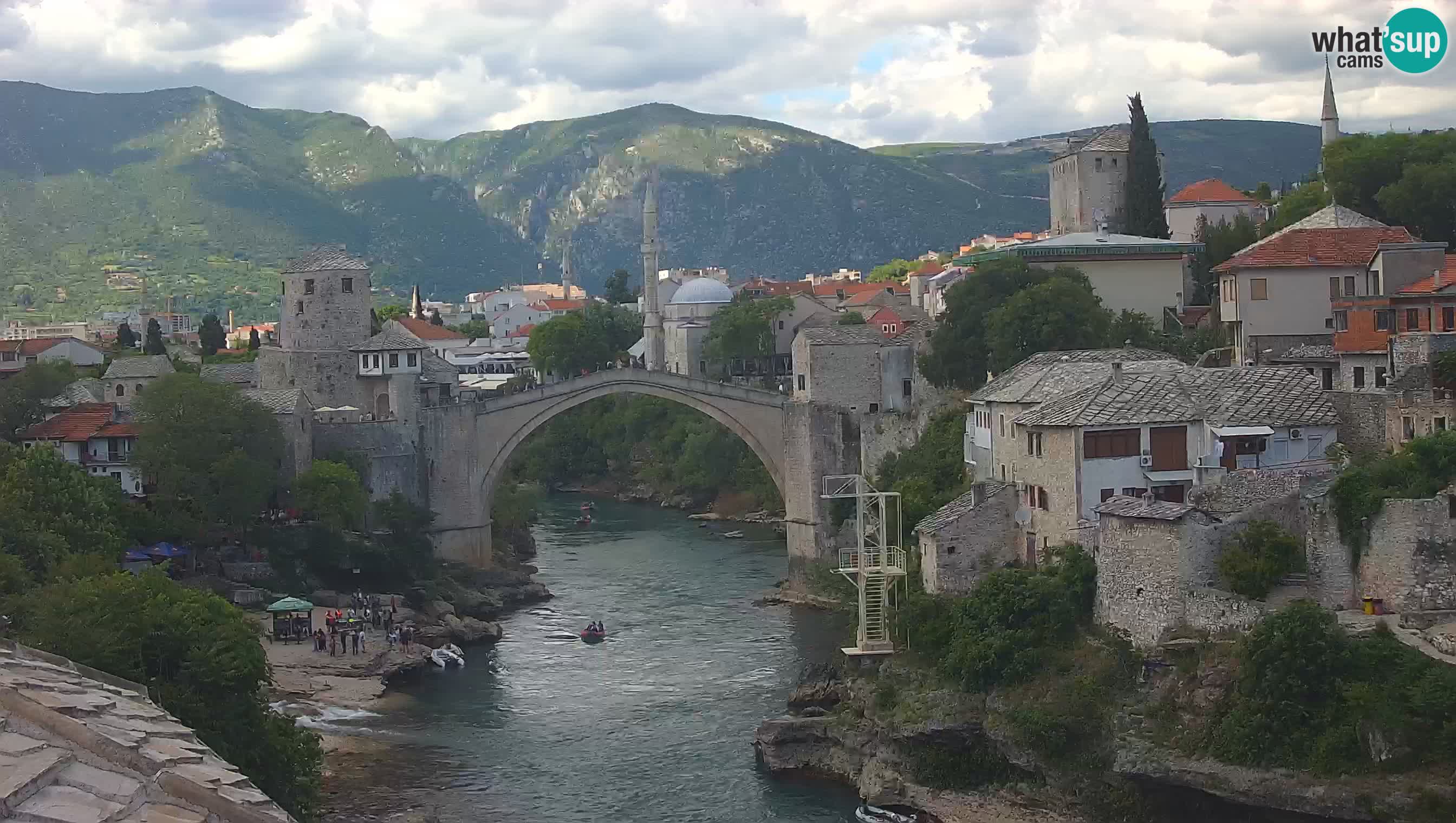 Mostar webkamera – Die Alte Brücke über den Fluss Neretva