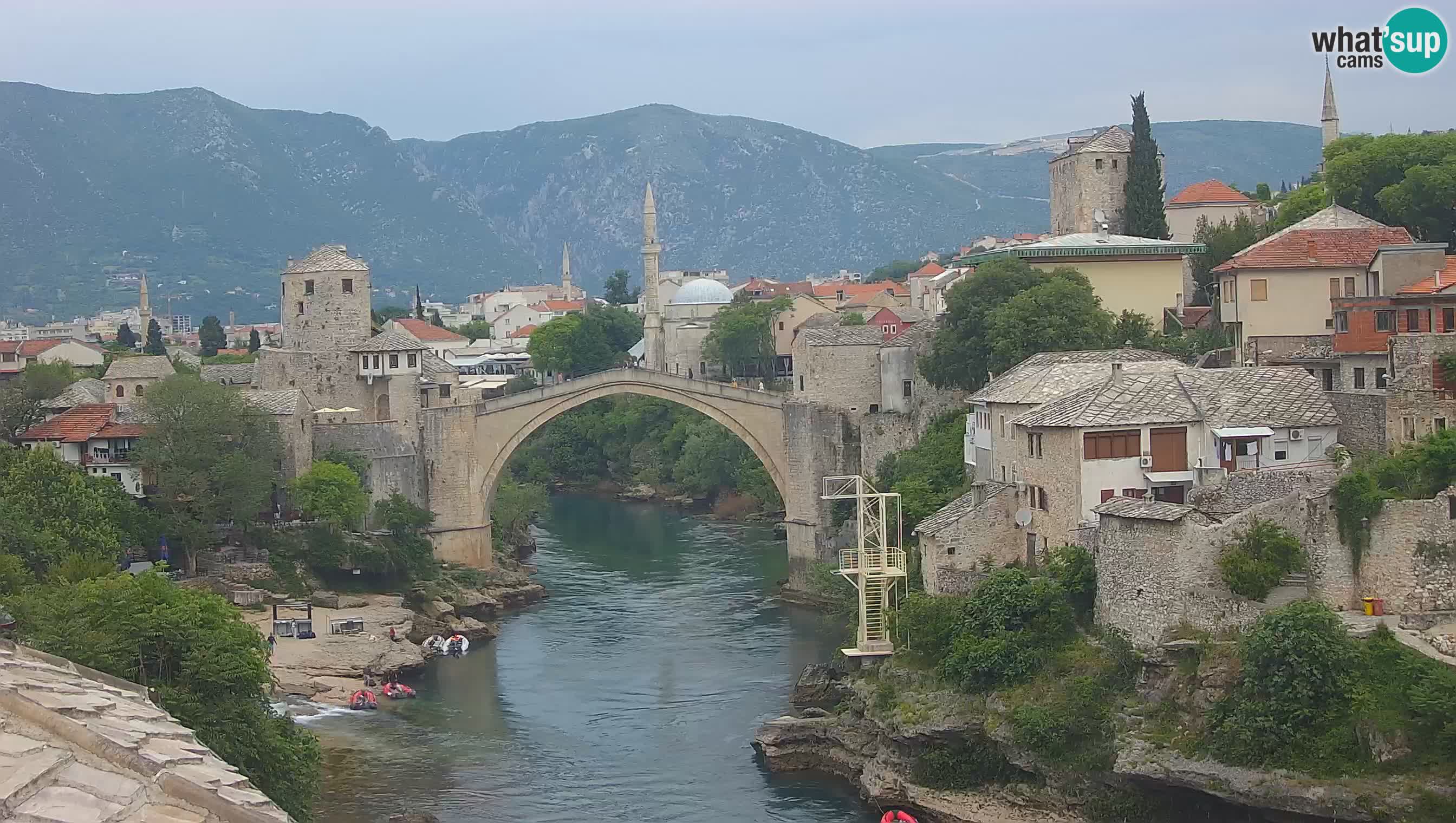 Mostar webkamera – Die Alte Brücke über den Fluss Neretva