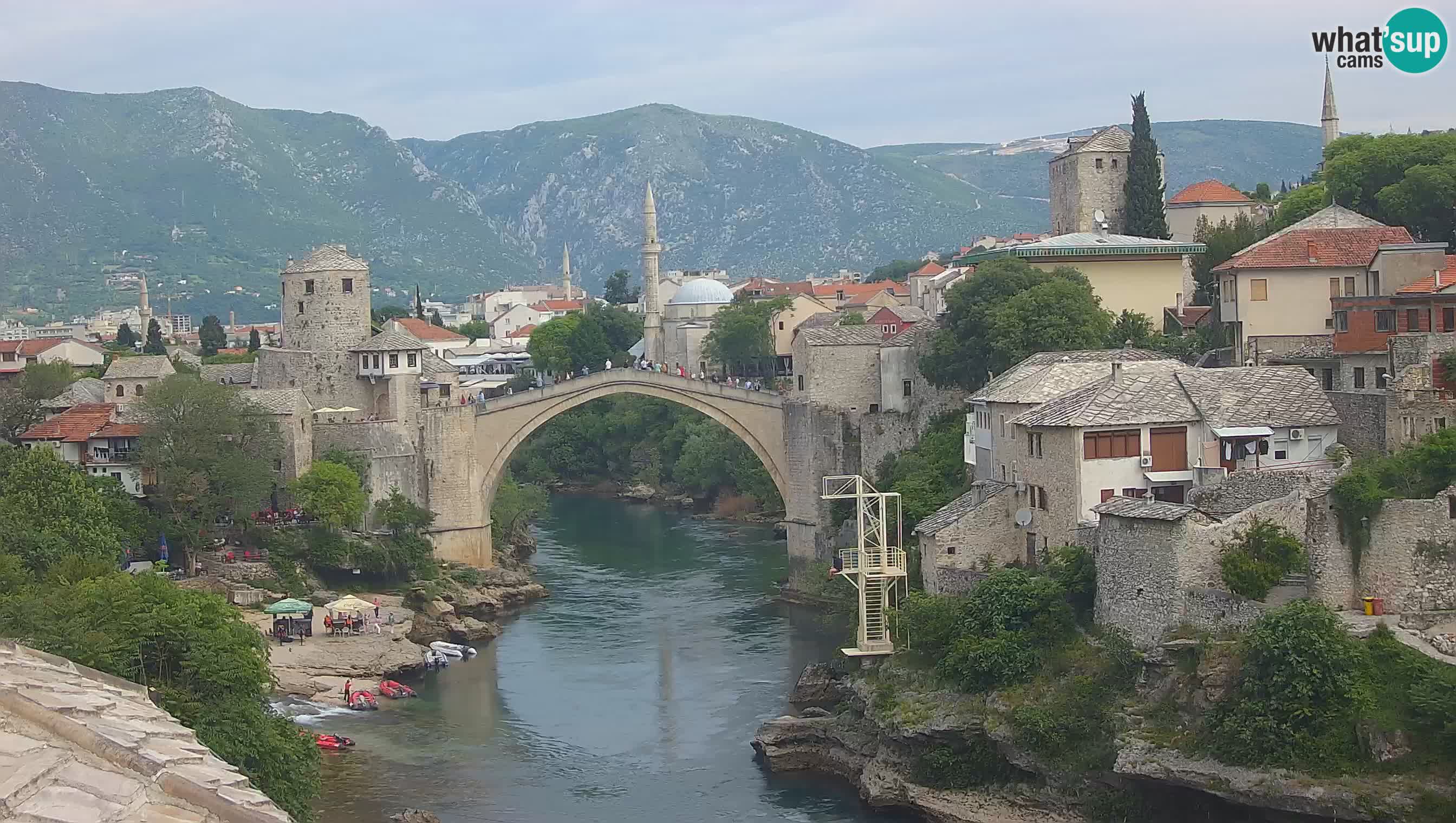 Mostar webkamera – Die Alte Brücke über den Fluss Neretva