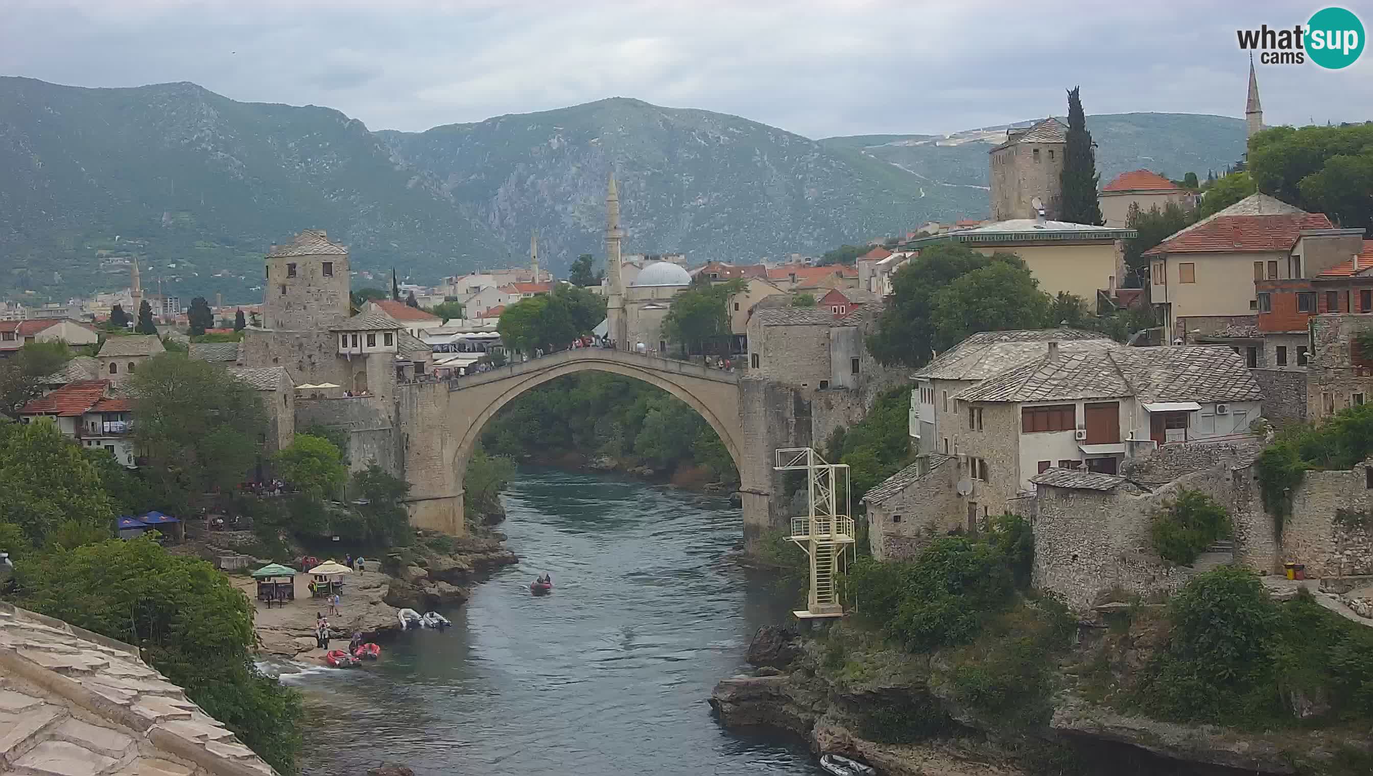 Mostar webkamera – Die Alte Brücke über den Fluss Neretva