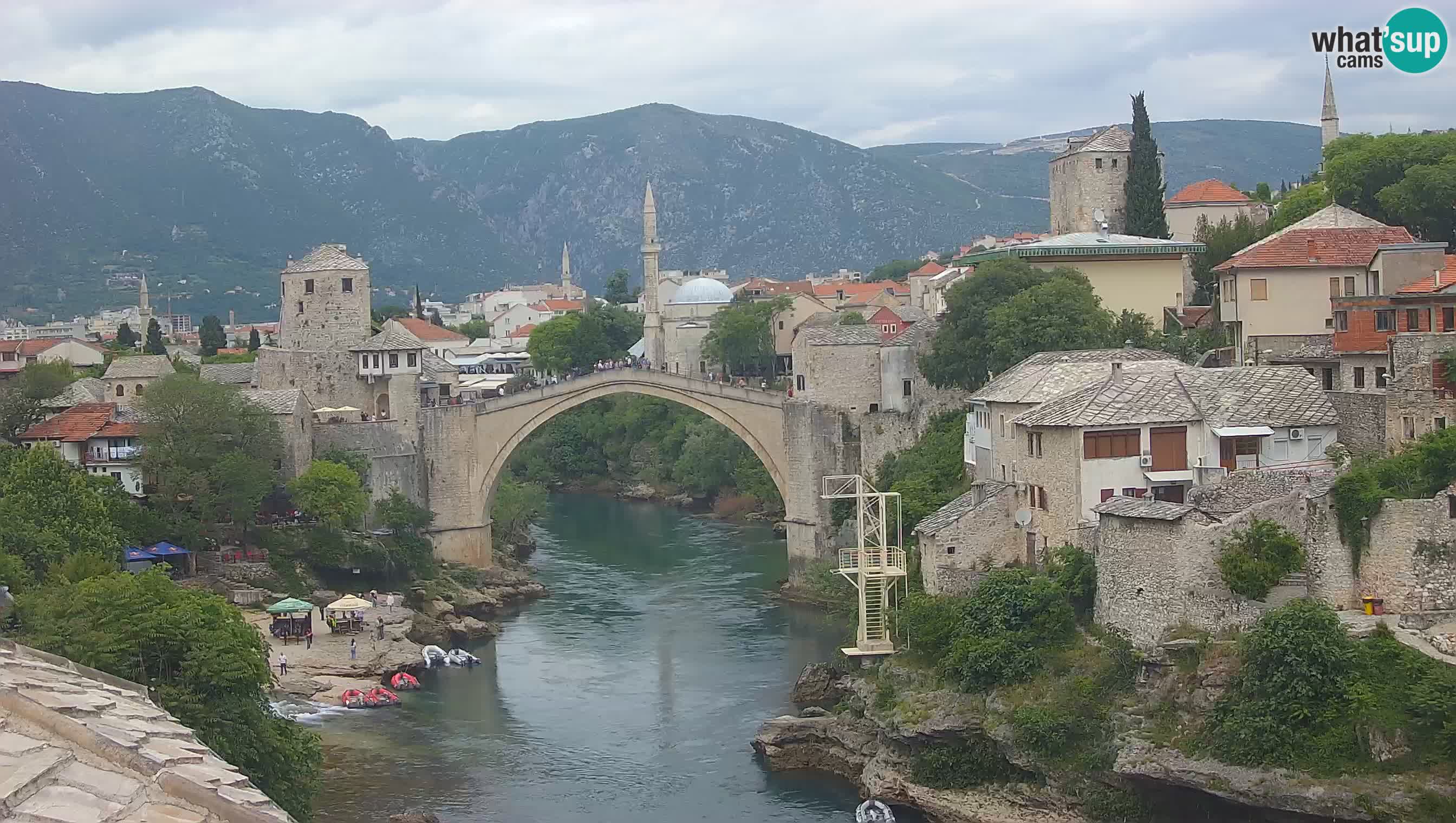 Mostar webkamera – Die Alte Brücke über den Fluss Neretva