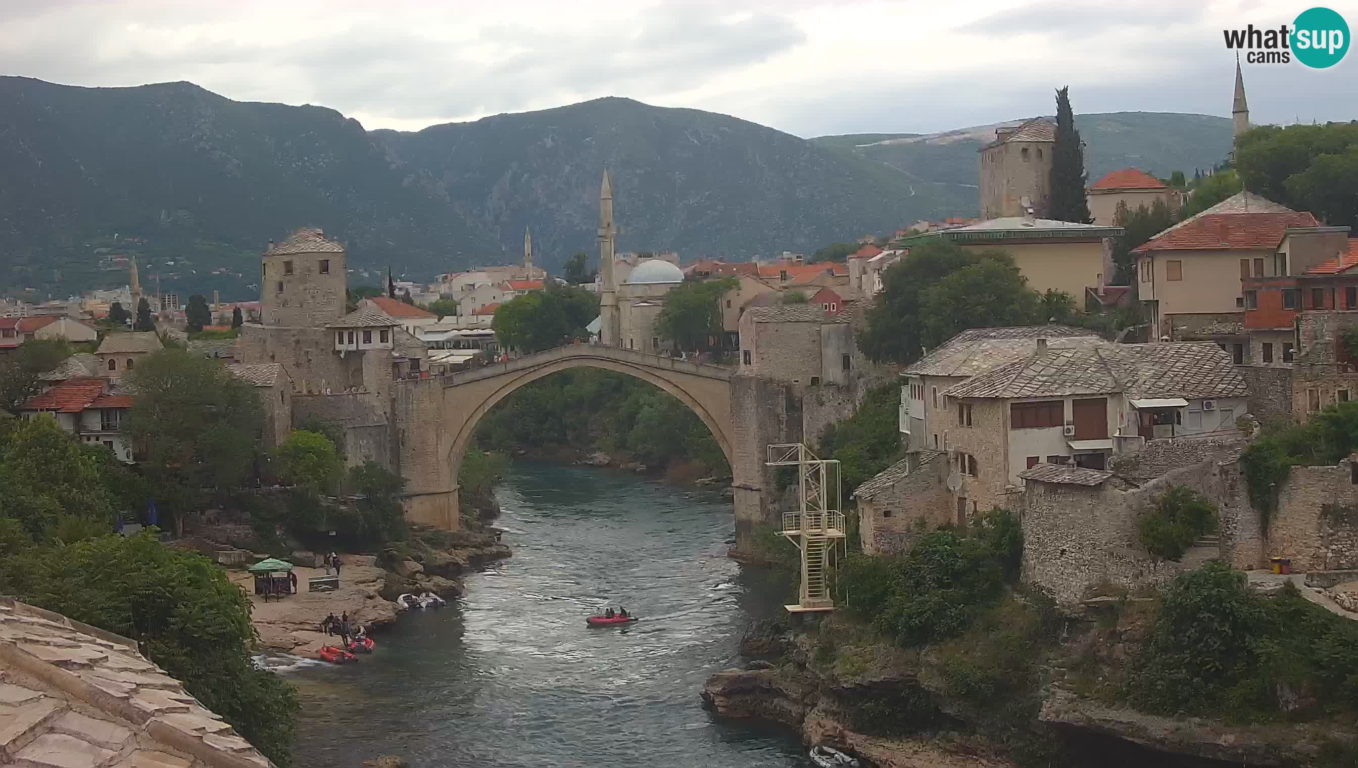 Mostar webkamera – Die Alte Brücke über den Fluss Neretva