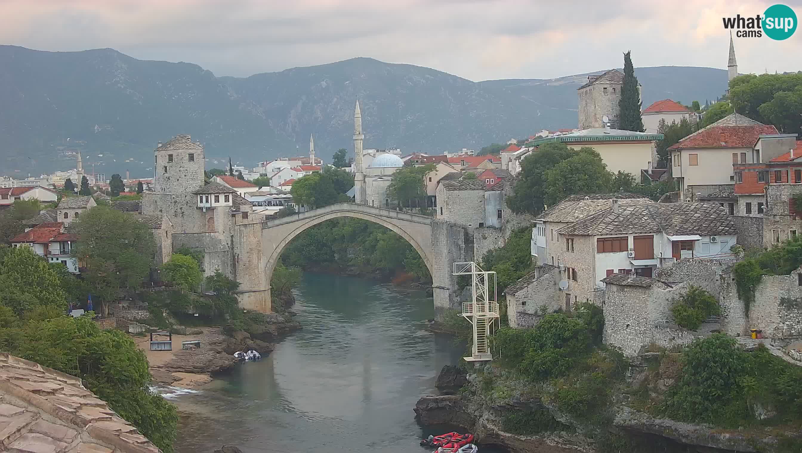 Mostar webkamera – Die Alte Brücke über den Fluss Neretva