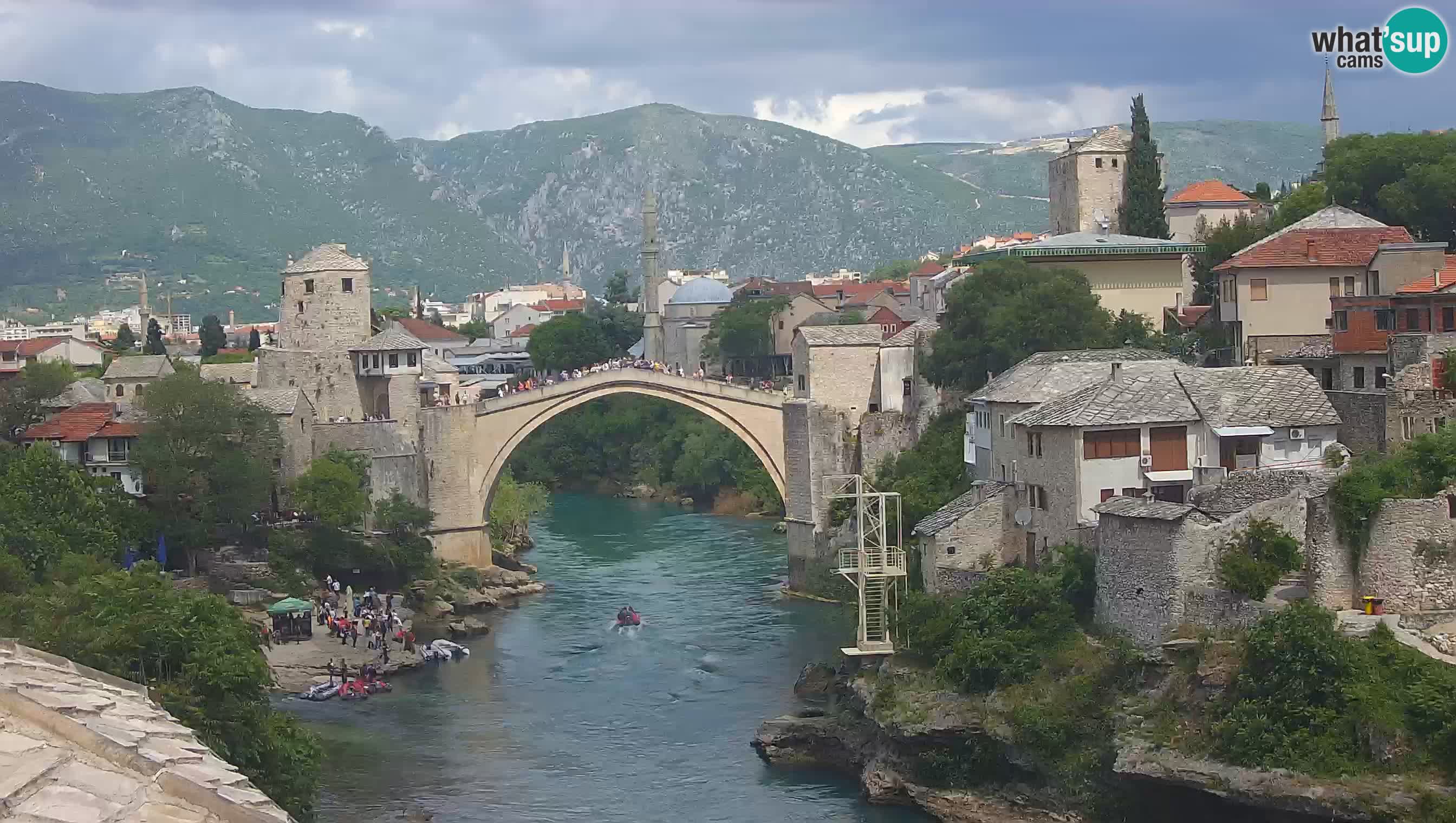 Mostar webkamera – Die Alte Brücke über den Fluss Neretva