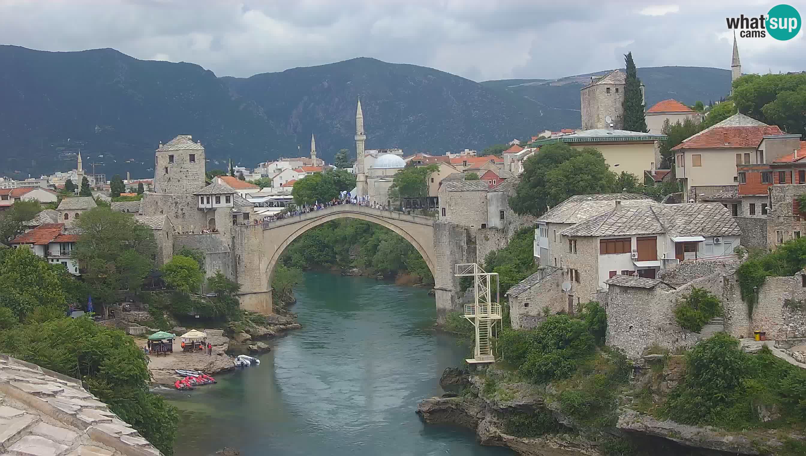 Mostar webkamera – Die Alte Brücke über den Fluss Neretva