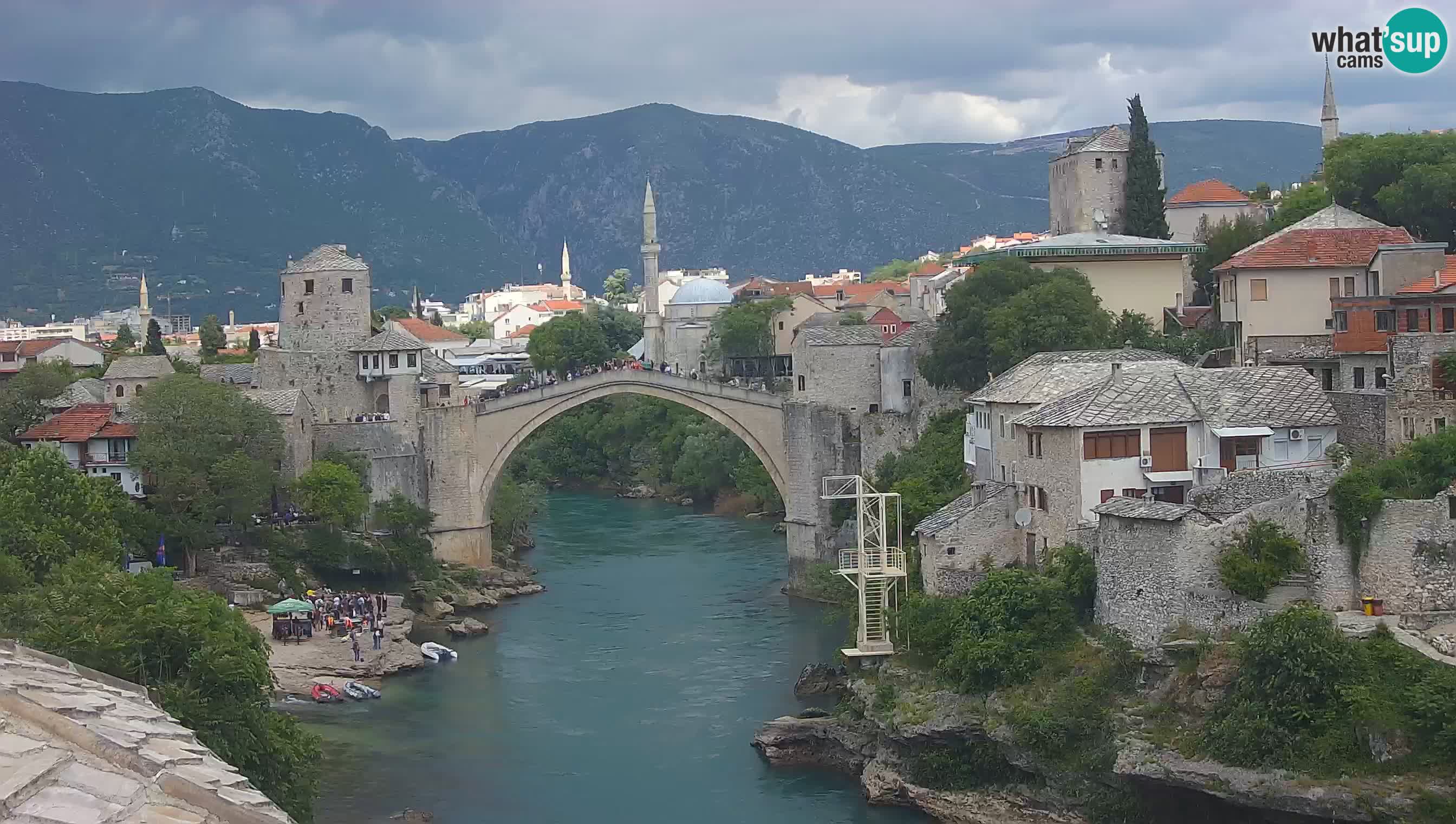 Mostar webkamera – Die Alte Brücke über den Fluss Neretva