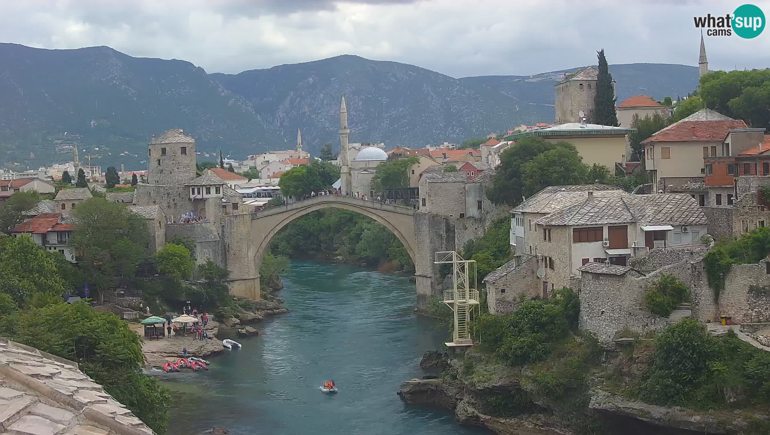 Mostar webkamera – Die Alte Brücke über den Fluss Neretva