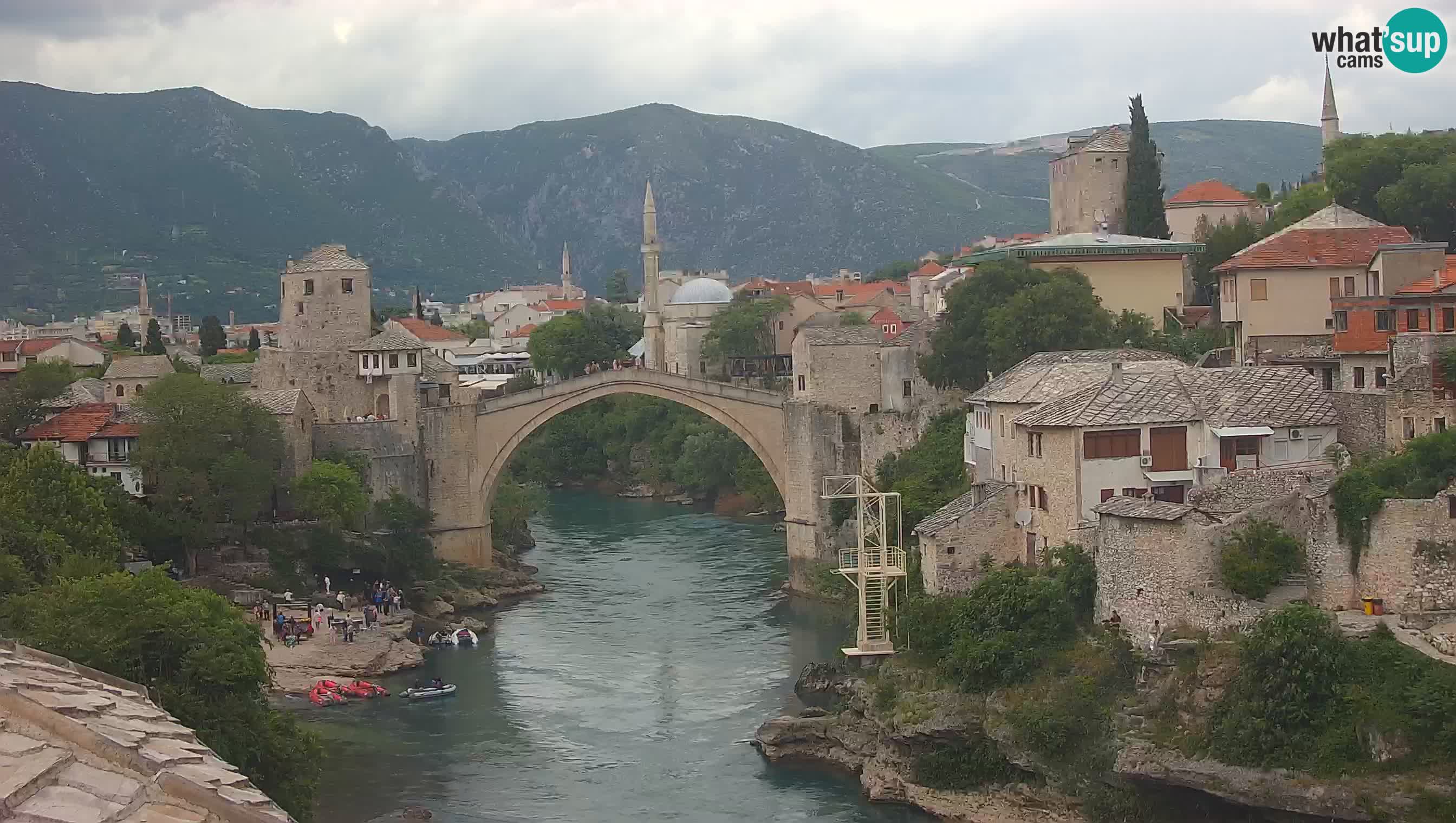 Mostar webkamera – Die Alte Brücke über den Fluss Neretva