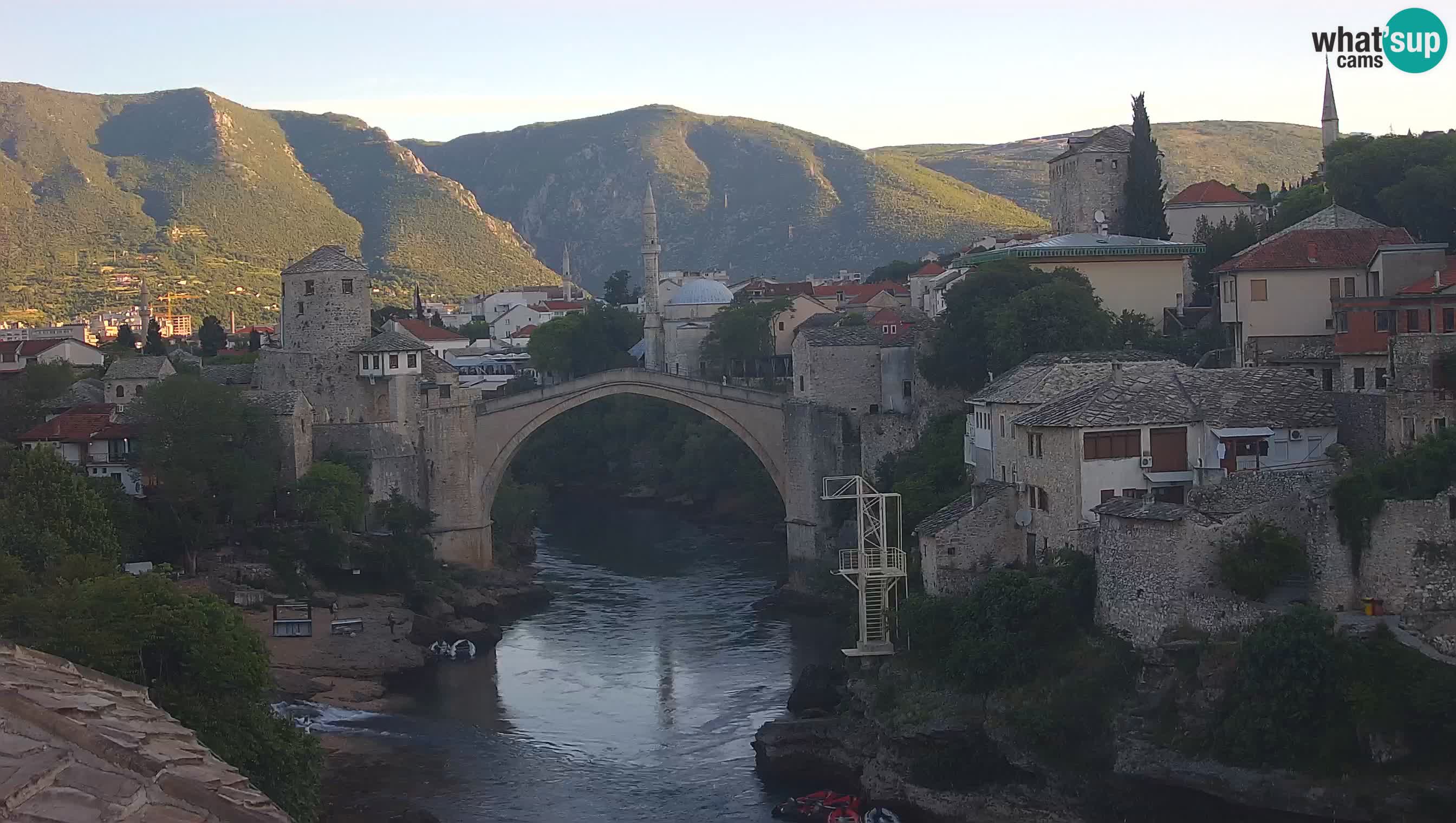 Mostar webkamera – Die Alte Brücke über den Fluss Neretva