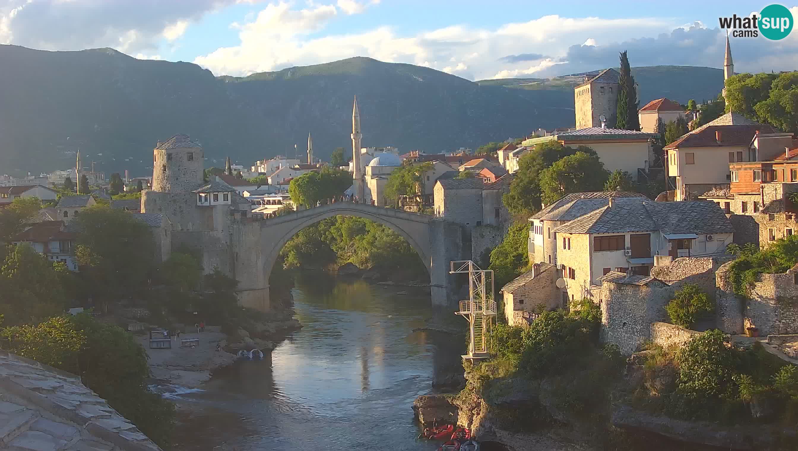 Mostar webkamera – Die Alte Brücke über den Fluss Neretva