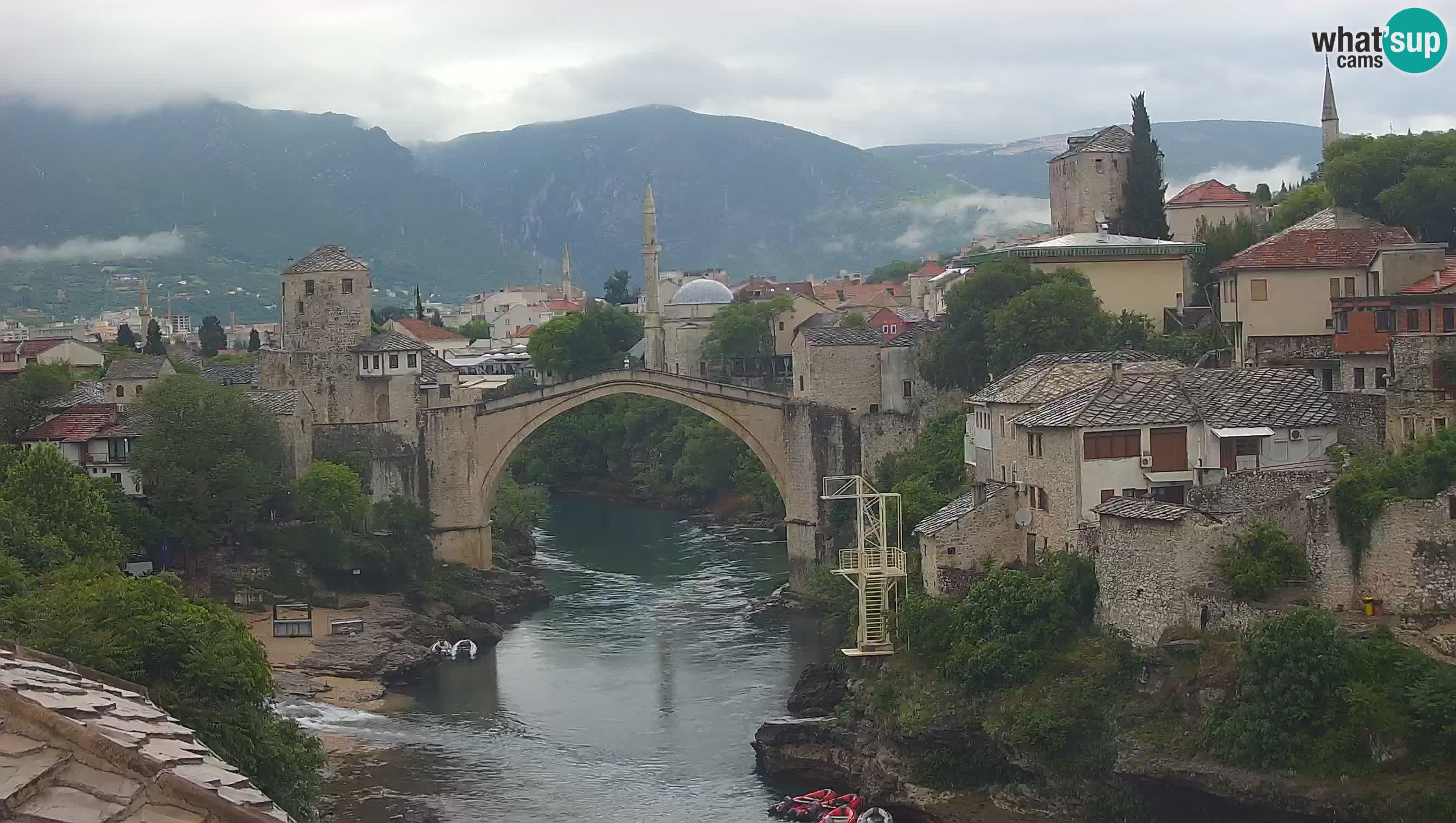Mostar webkamera – Die Alte Brücke über den Fluss Neretva