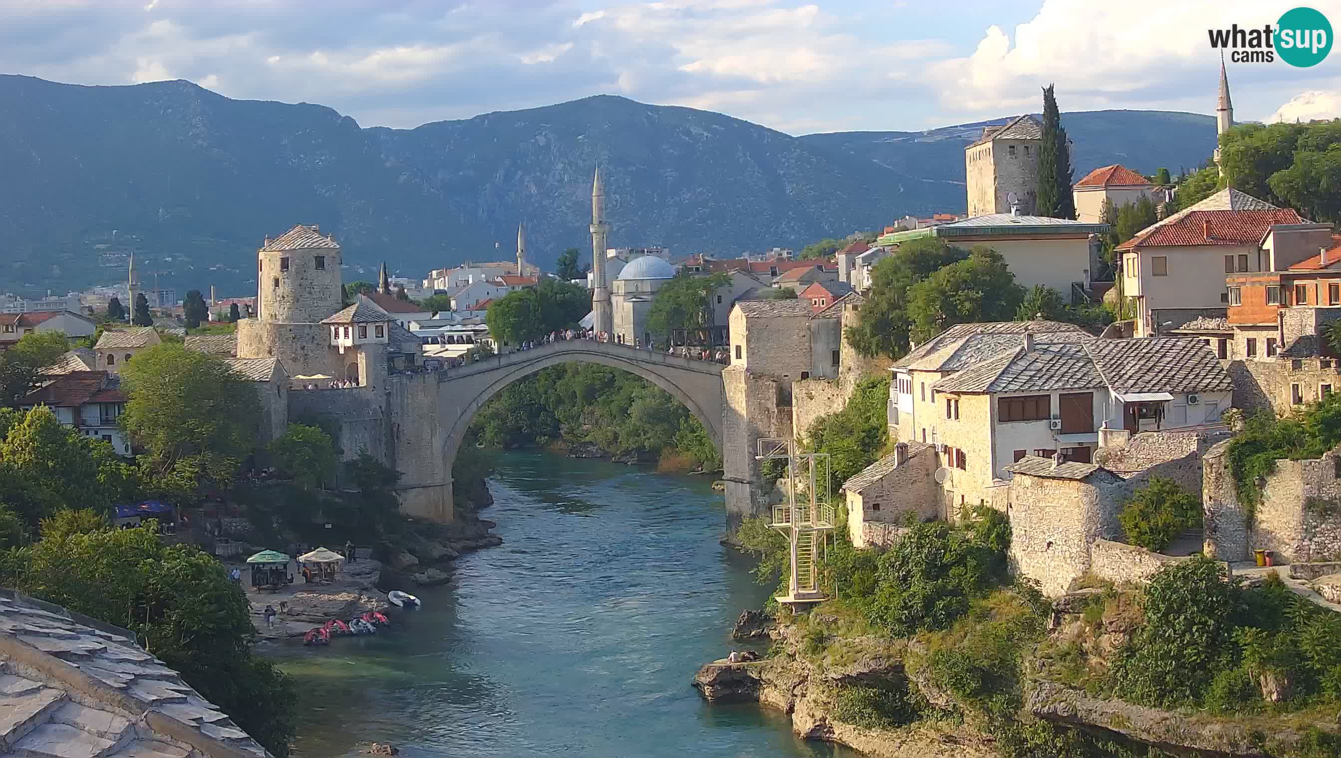 Mostar webkamera – Die Alte Brücke über den Fluss Neretva