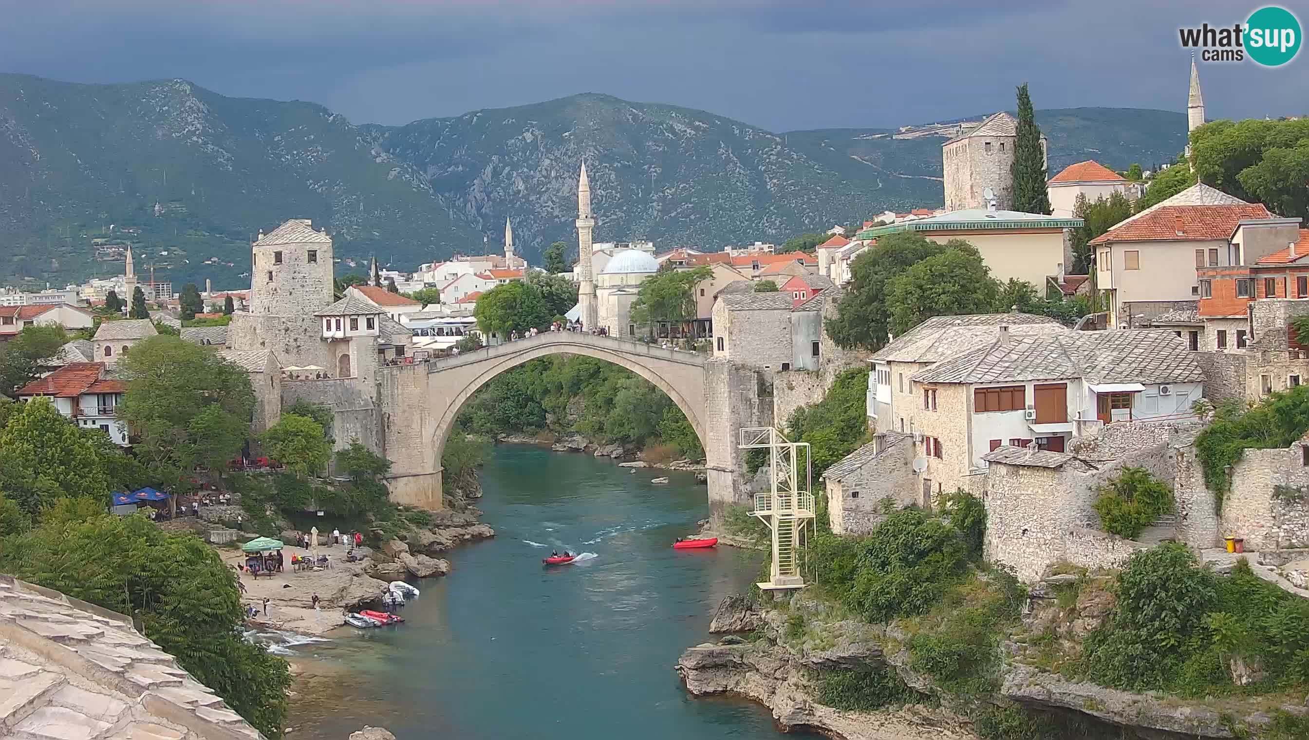 Mostar webkamera – Die Alte Brücke über den Fluss Neretva