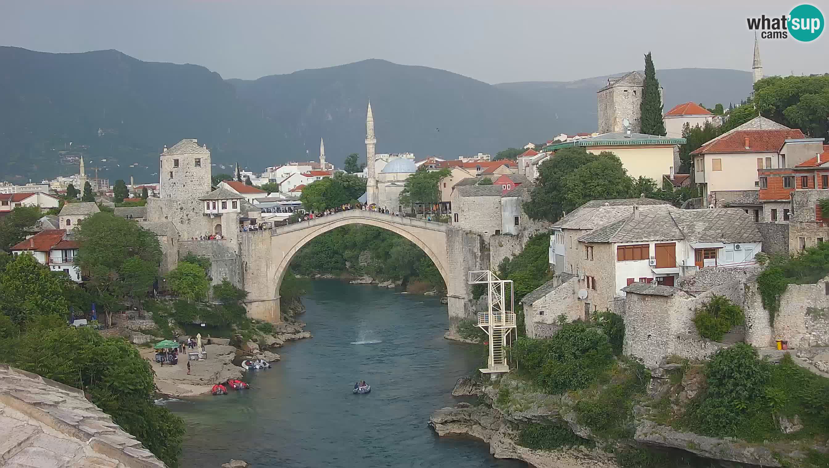 Mostar webkamera – Die Alte Brücke über den Fluss Neretva