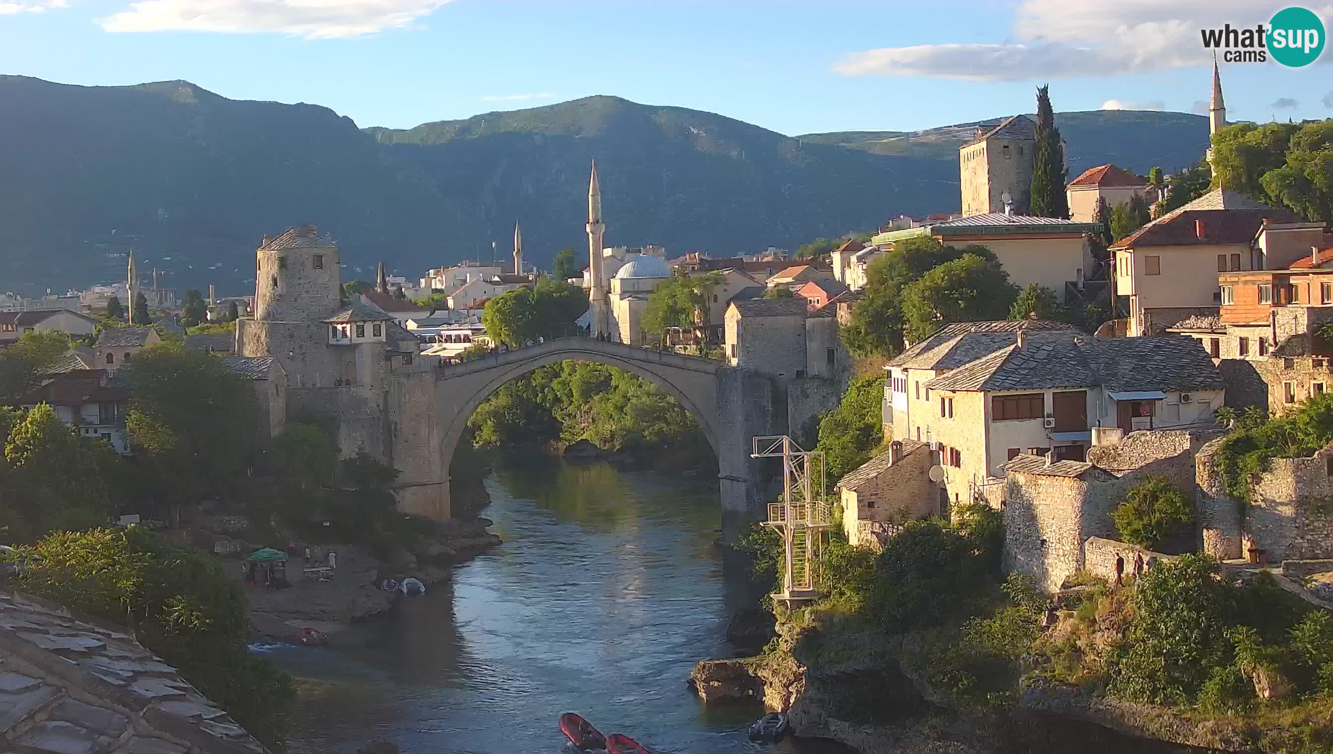 Mostar webkamera – Die Alte Brücke über den Fluss Neretva
