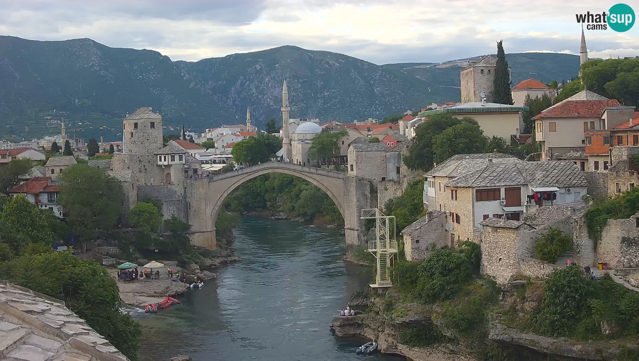 Mostar webkamera – Die Alte Brücke über den Fluss Neretva