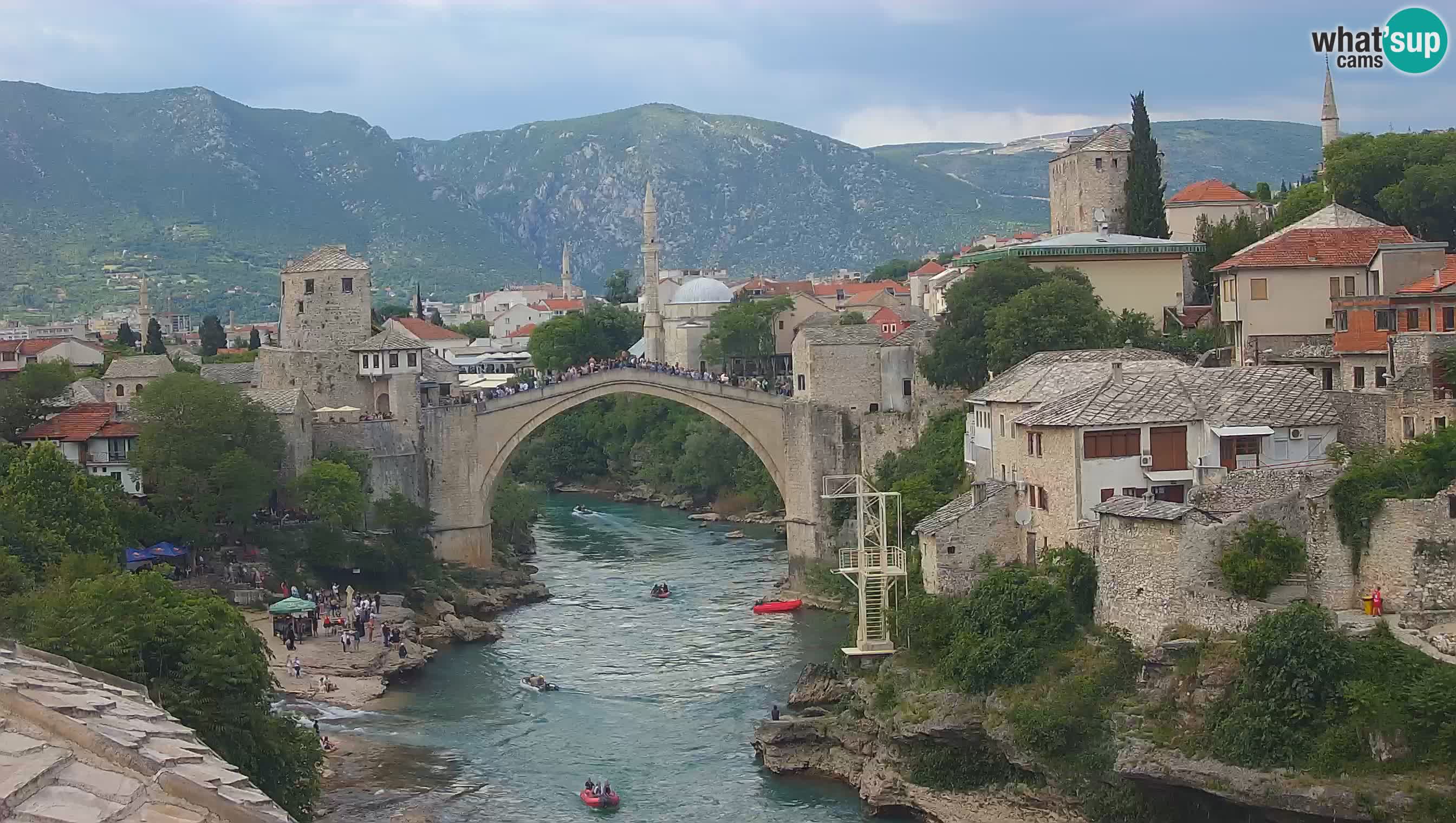 Mostar webkamera – Die Alte Brücke über den Fluss Neretva