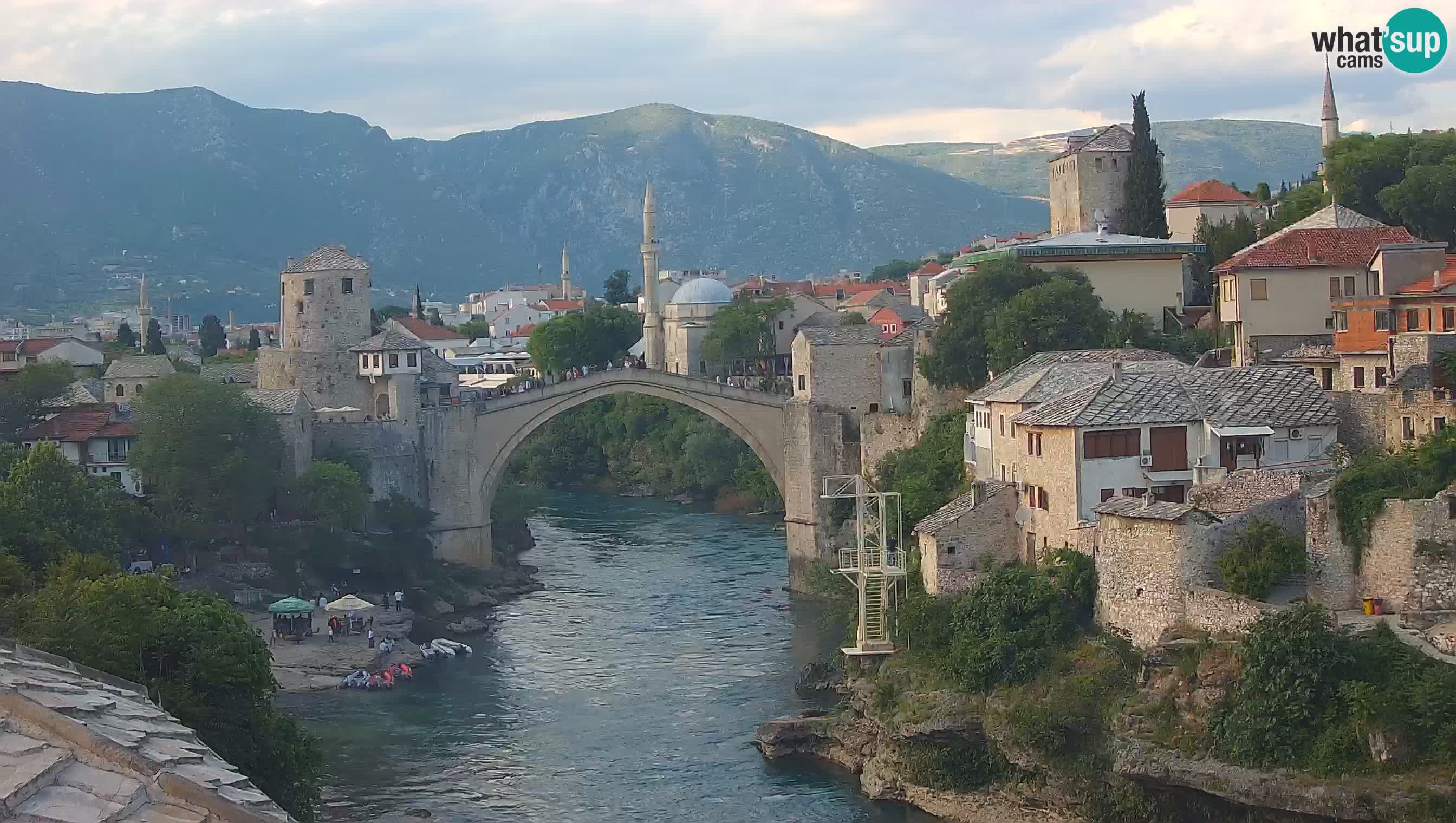 Mostar webkamera – Die Alte Brücke über den Fluss Neretva