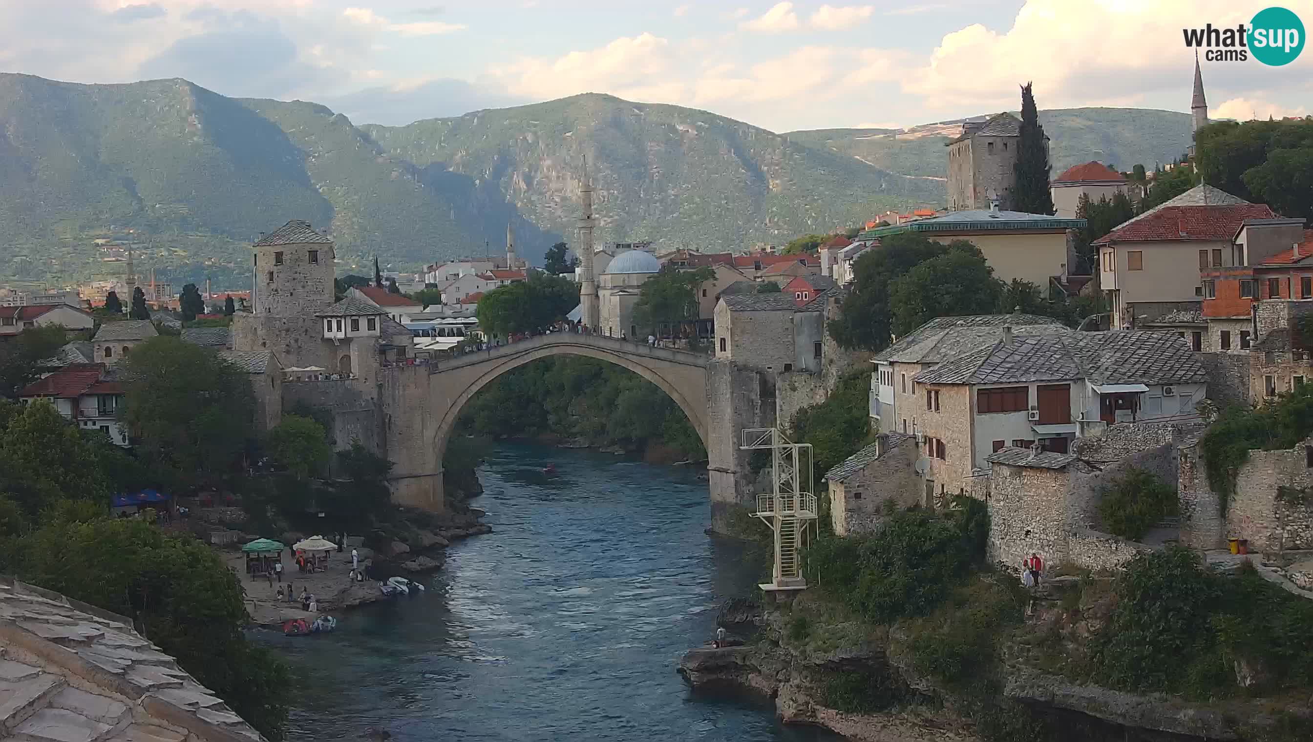 Mostar webkamera – Die Alte Brücke über den Fluss Neretva
