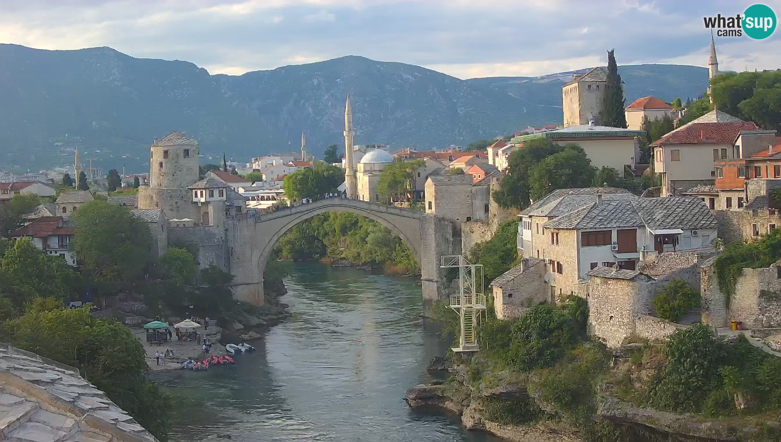 Mostar webkamera – Die Alte Brücke über den Fluss Neretva