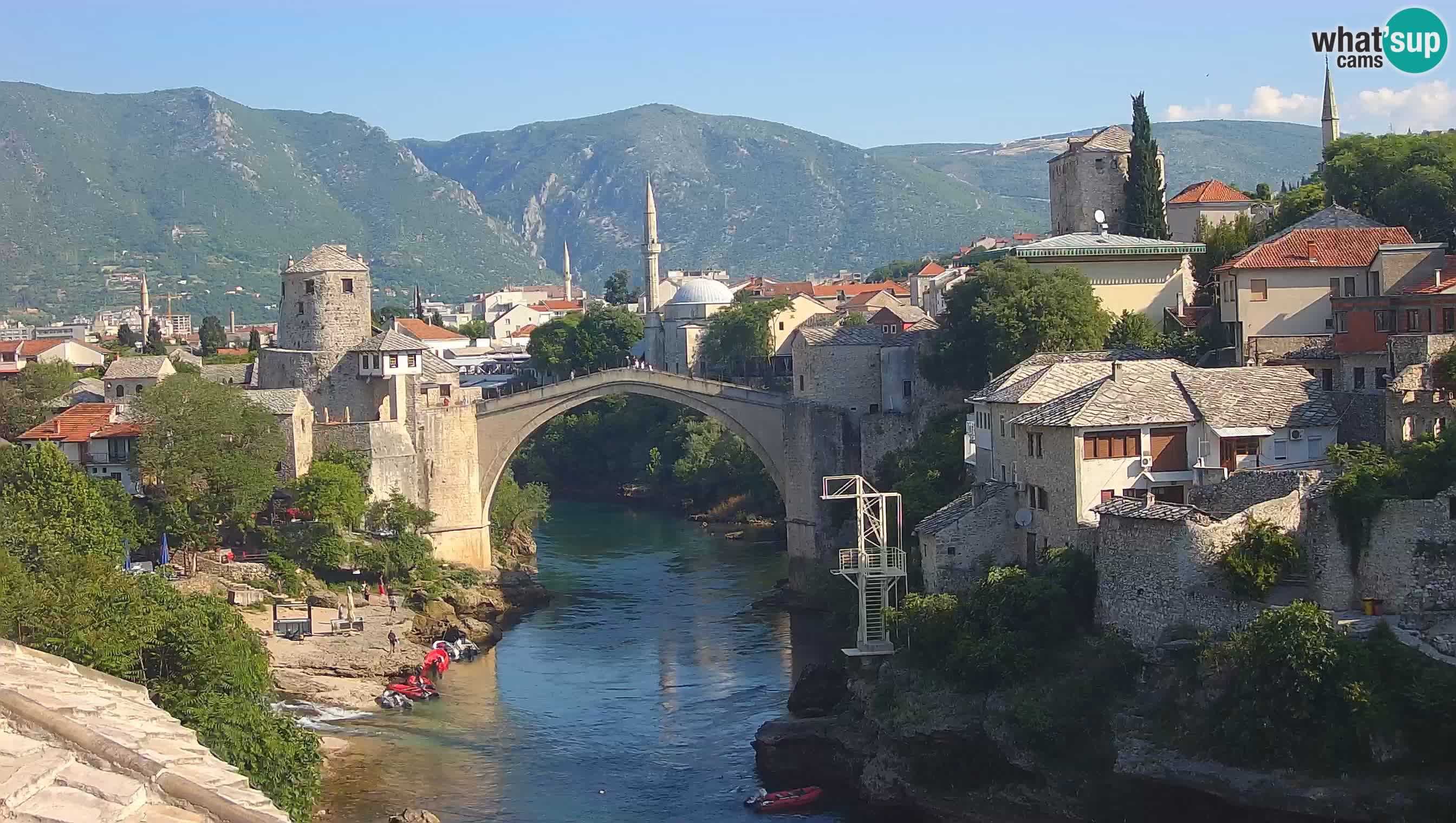 Mostar webkamera – Die Alte Brücke über den Fluss Neretva