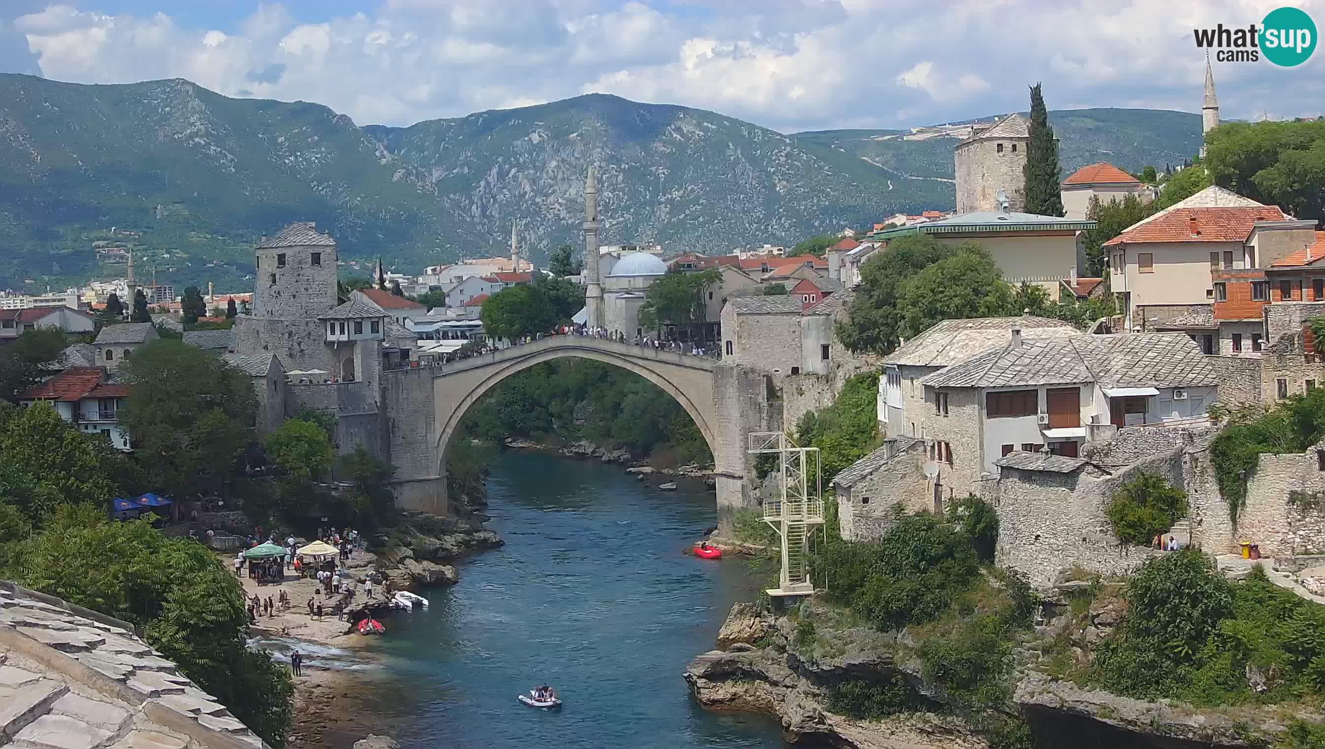 Mostar webkamera – Die Alte Brücke über den Fluss Neretva