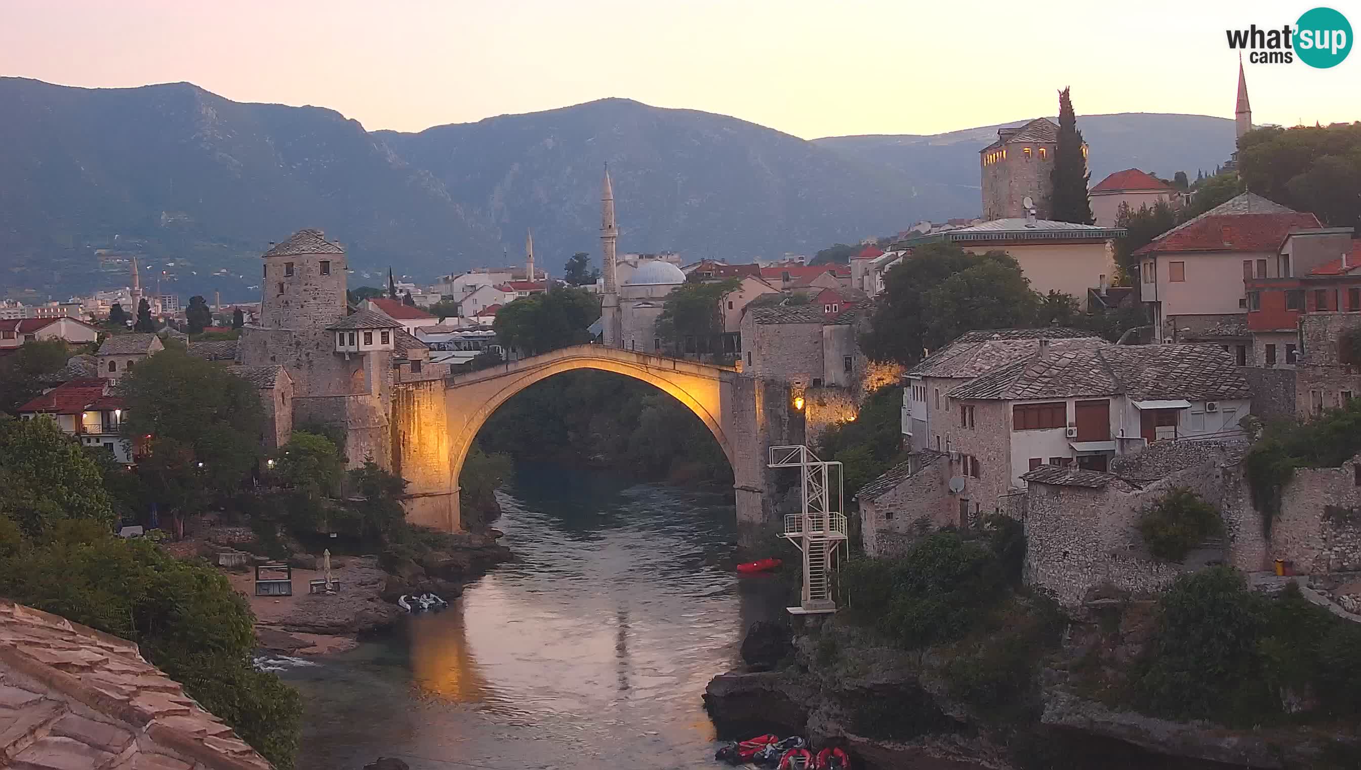 Mostar webkamera – Die Alte Brücke über den Fluss Neretva