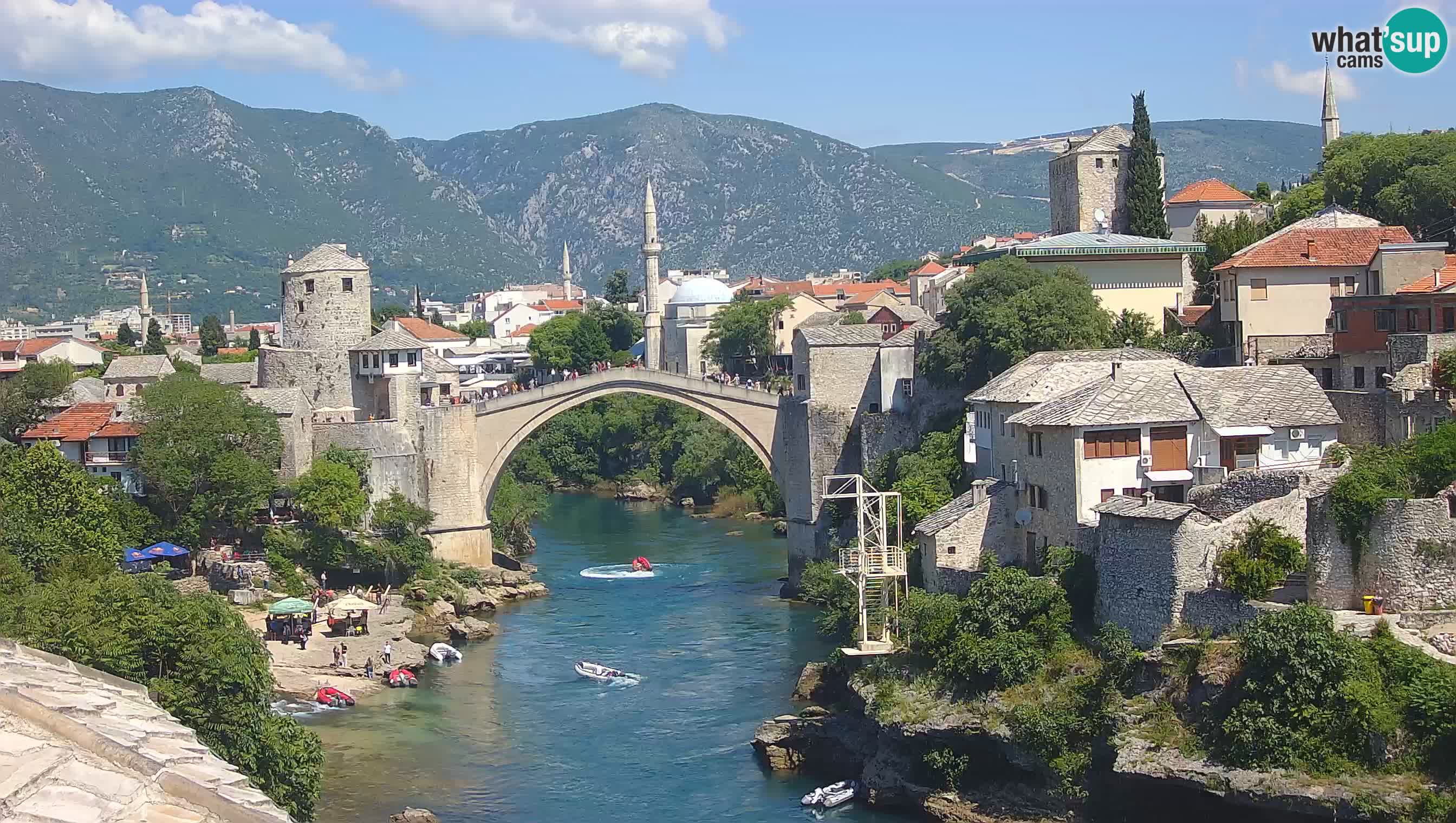 Mostar webkamera – Die Alte Brücke über den Fluss Neretva