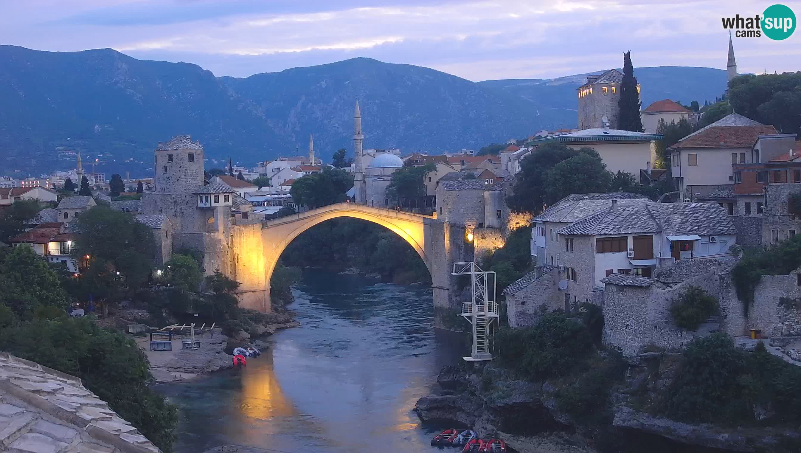 Mostar webkamera – Die Alte Brücke über den Fluss Neretva