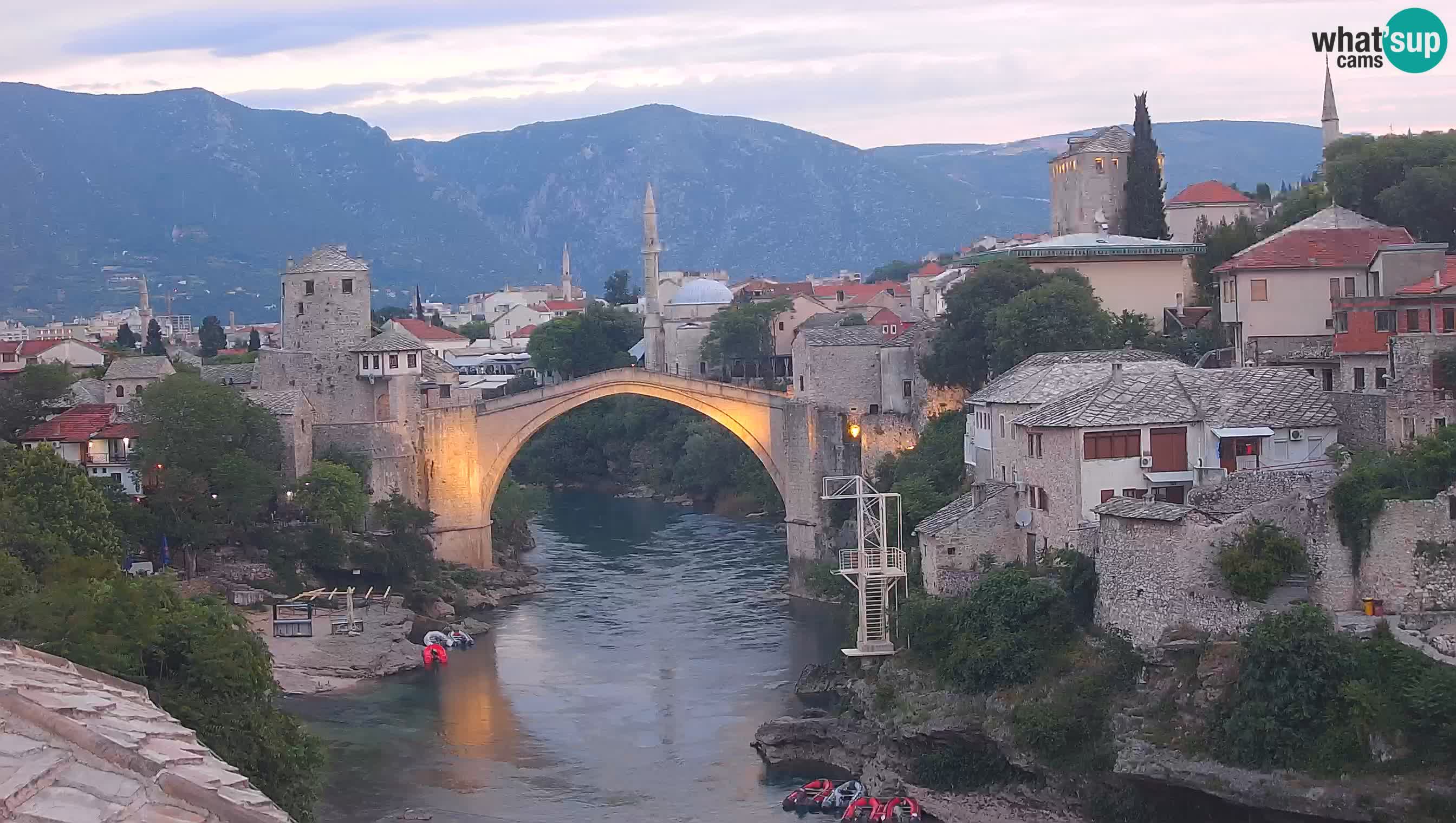 Mostar webkamera – Die Alte Brücke über den Fluss Neretva