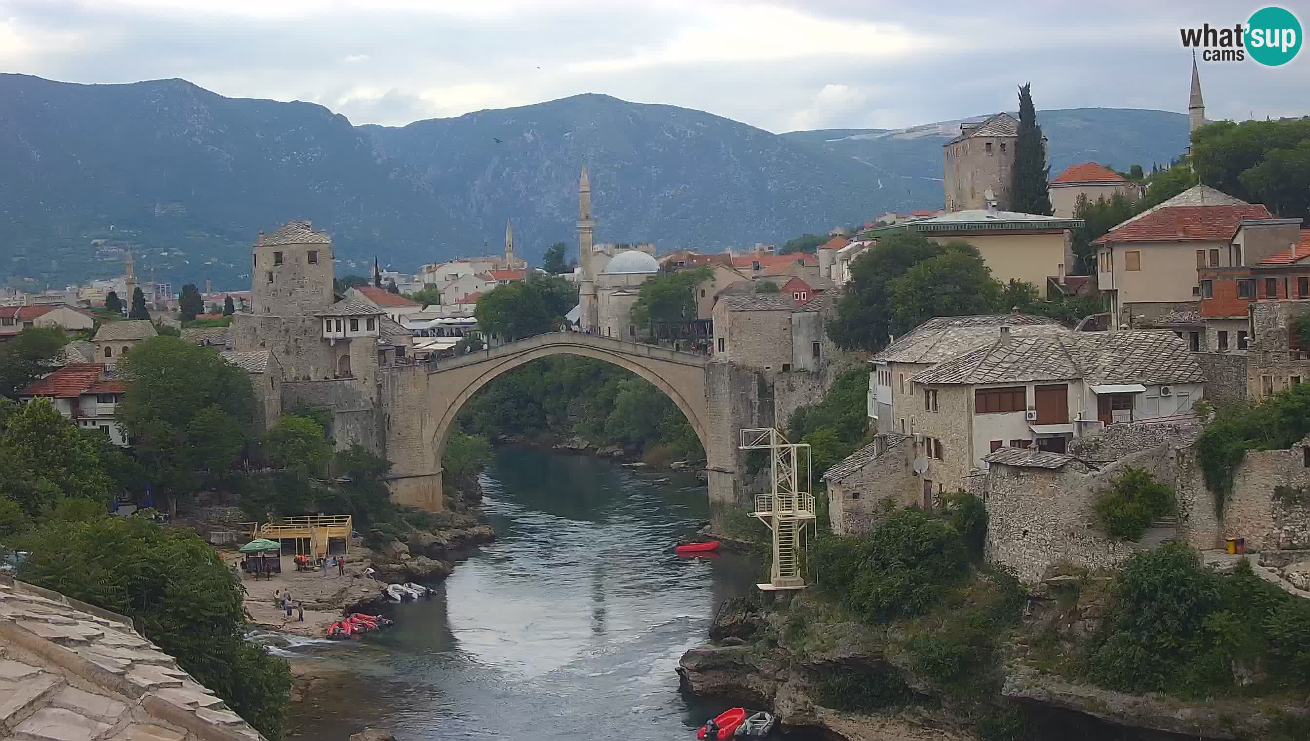 Mostar webkamera – Die Alte Brücke über den Fluss Neretva