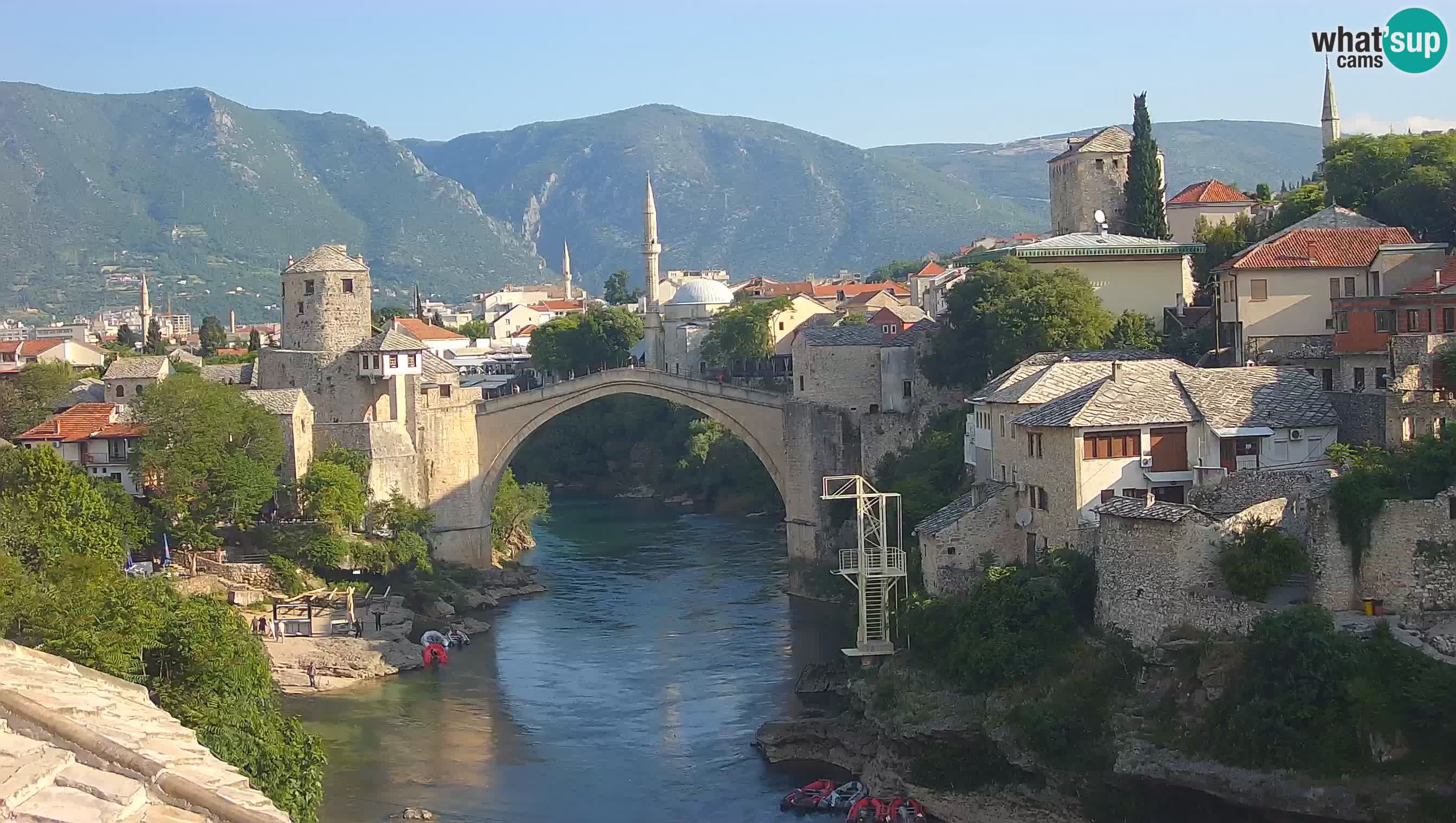 Mostar webkamera – Die Alte Brücke über den Fluss Neretva