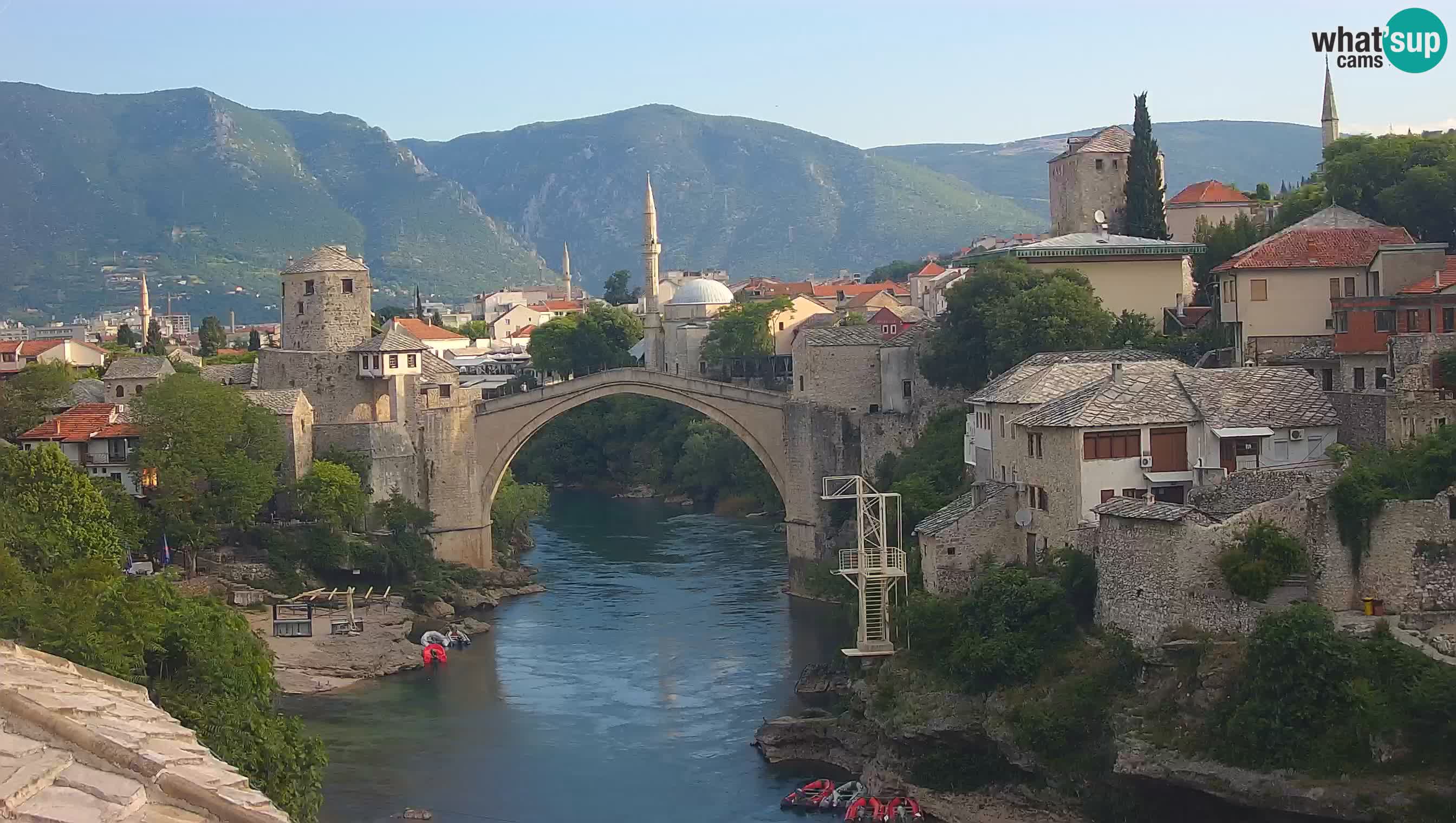 Mostar webkamera – Die Alte Brücke über den Fluss Neretva