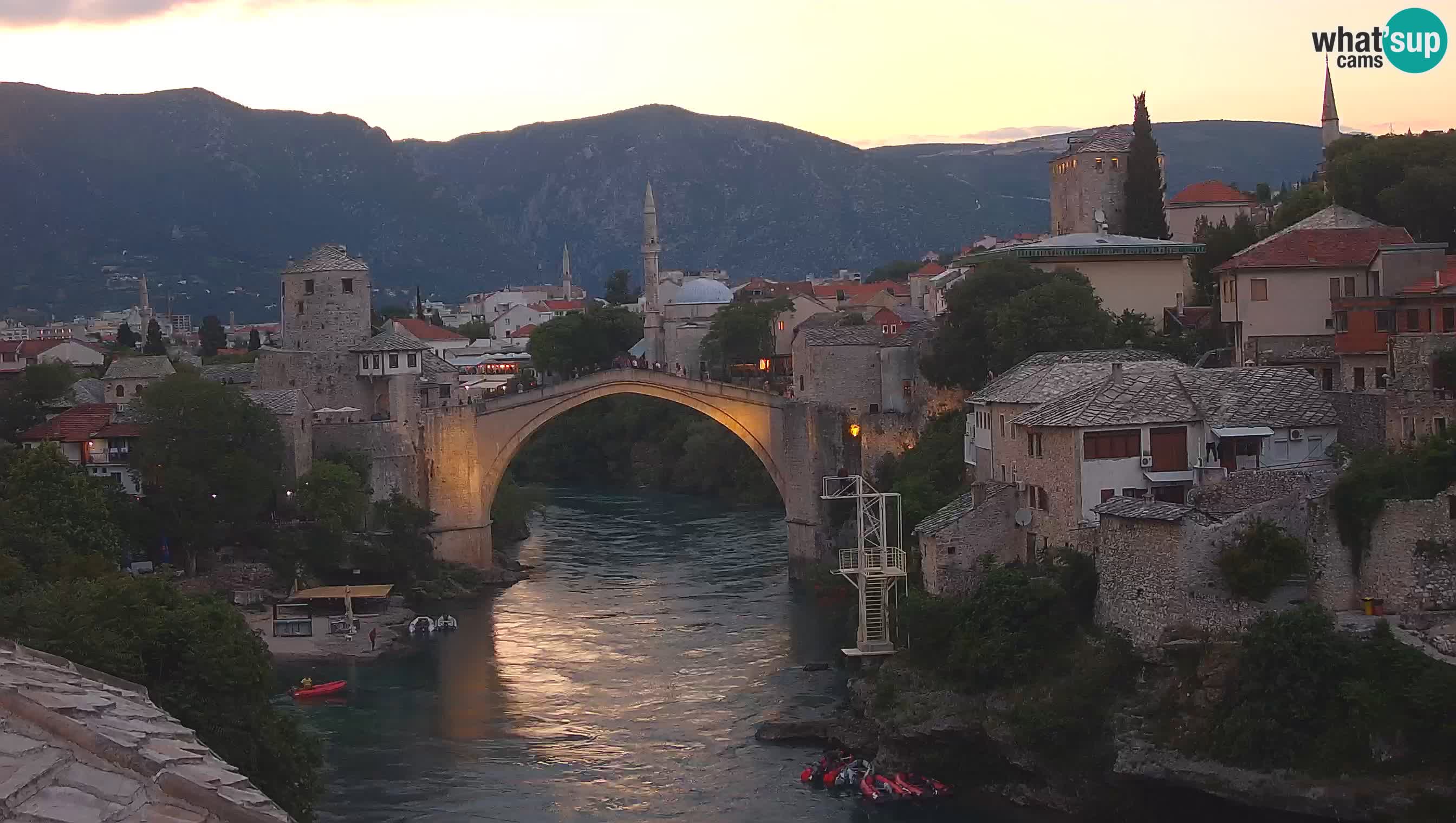 Mostar webkamera – Die Alte Brücke über den Fluss Neretva