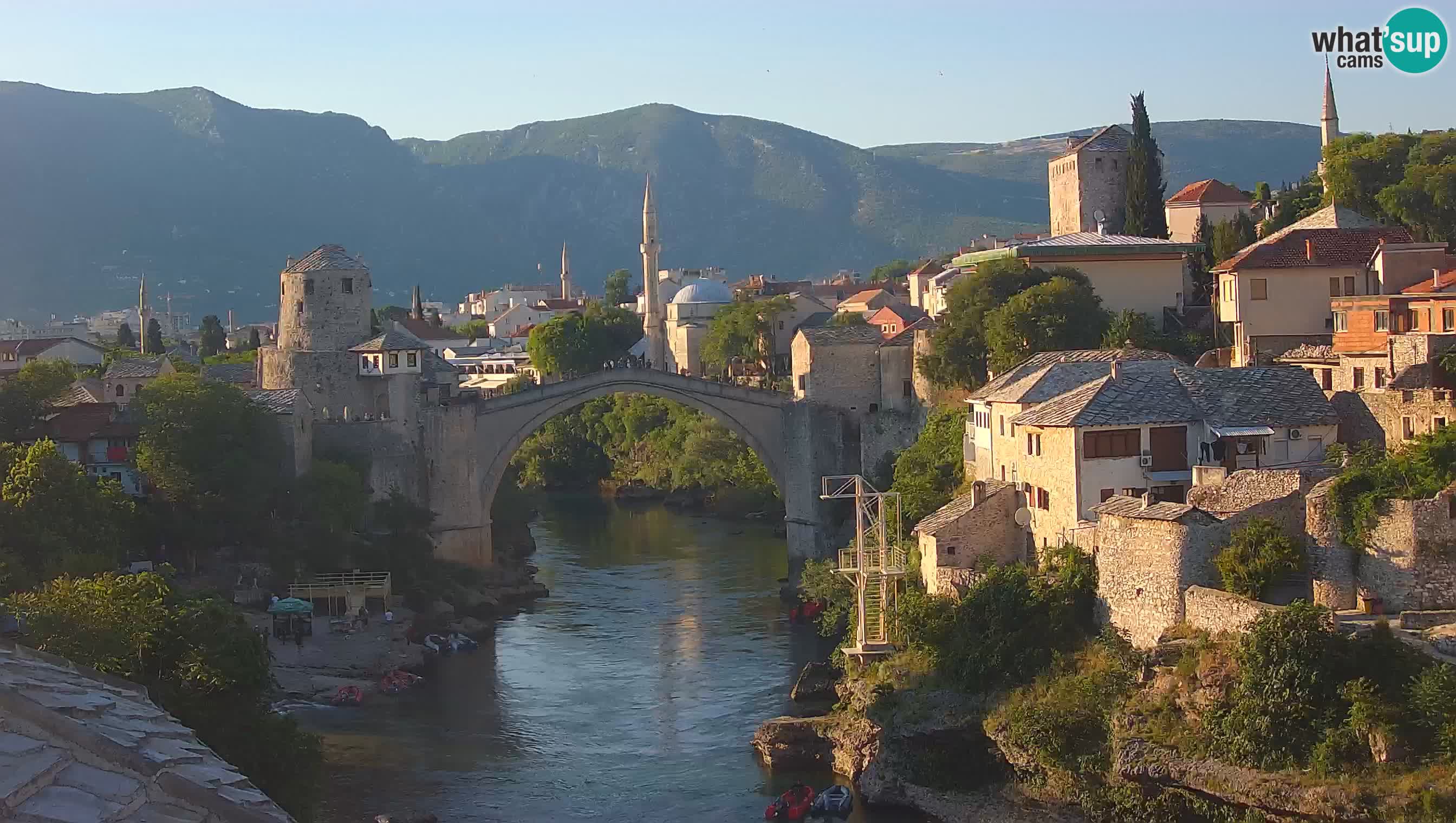Mostar webkamera – Die Alte Brücke über den Fluss Neretva