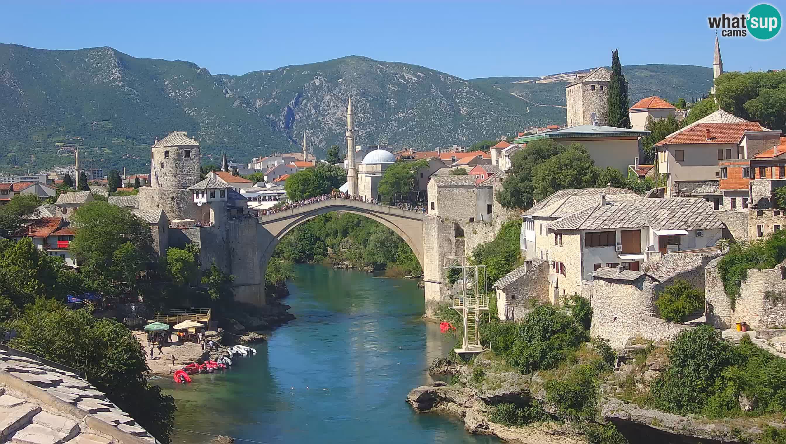 Mostar webkamera – Die Alte Brücke über den Fluss Neretva