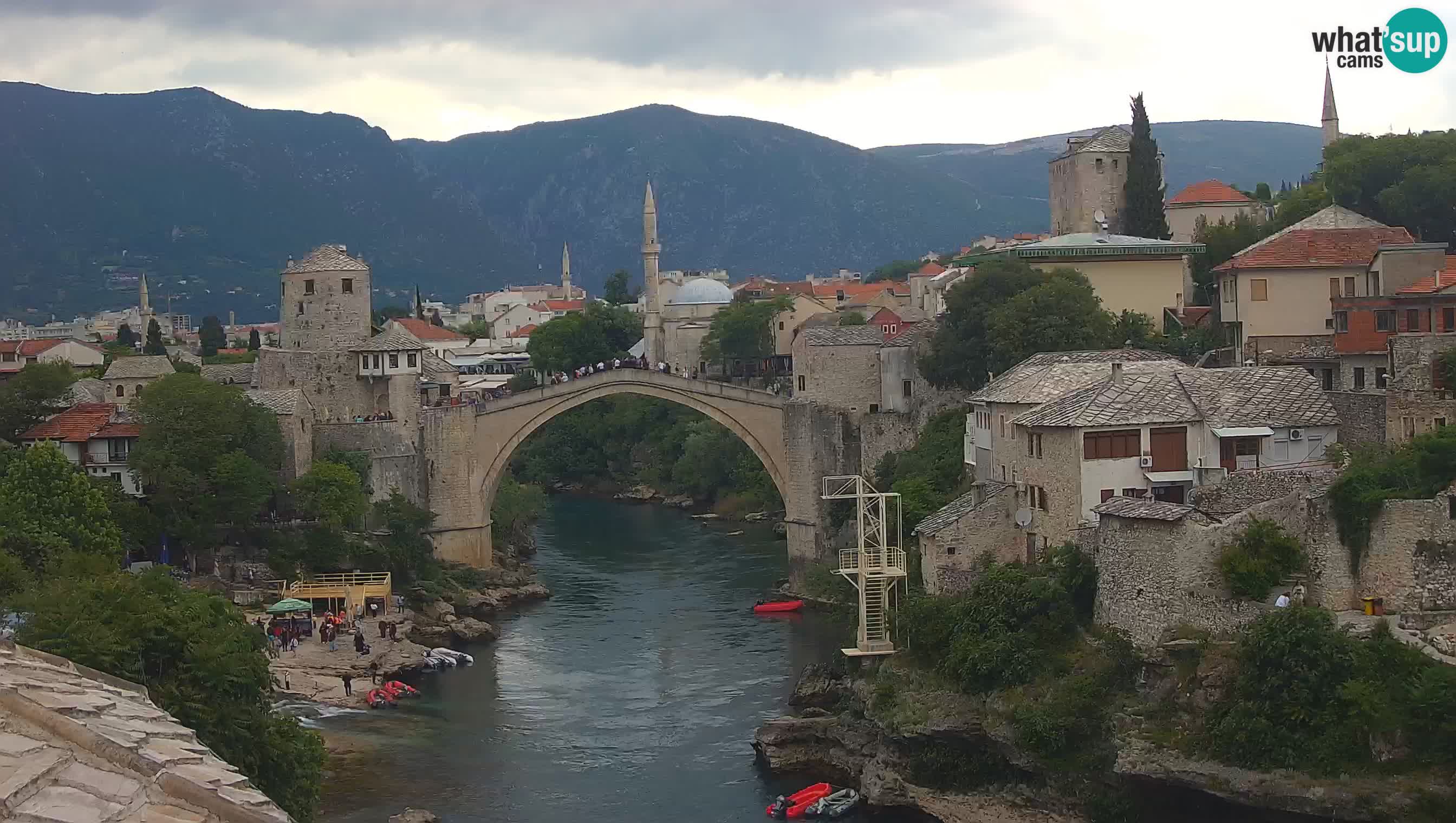 Mostar webkamera – Die Alte Brücke über den Fluss Neretva