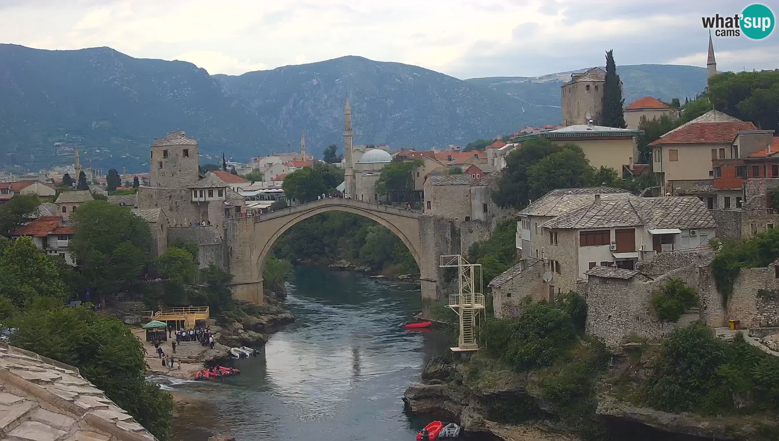 Mostar webkamera – Die Alte Brücke über den Fluss Neretva