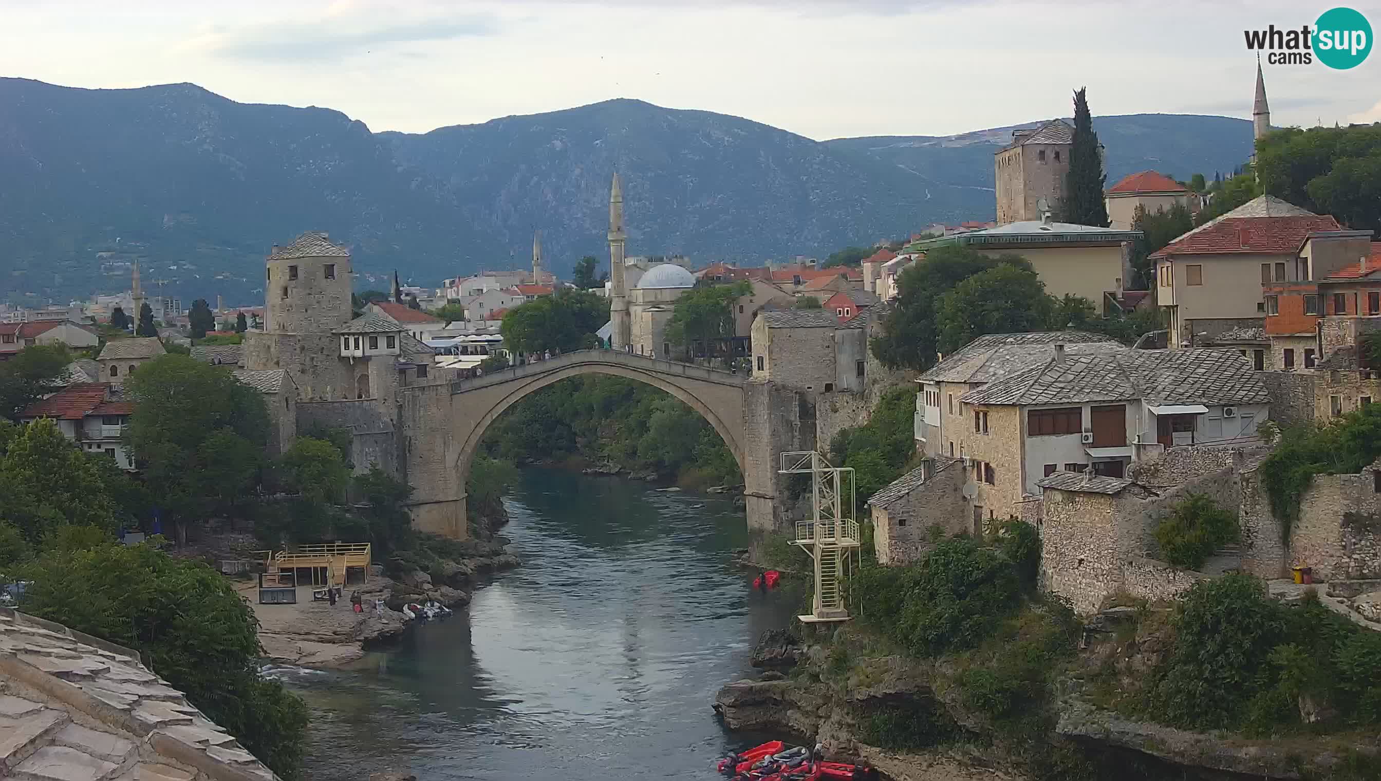Mostar webkamera – Die Alte Brücke über den Fluss Neretva