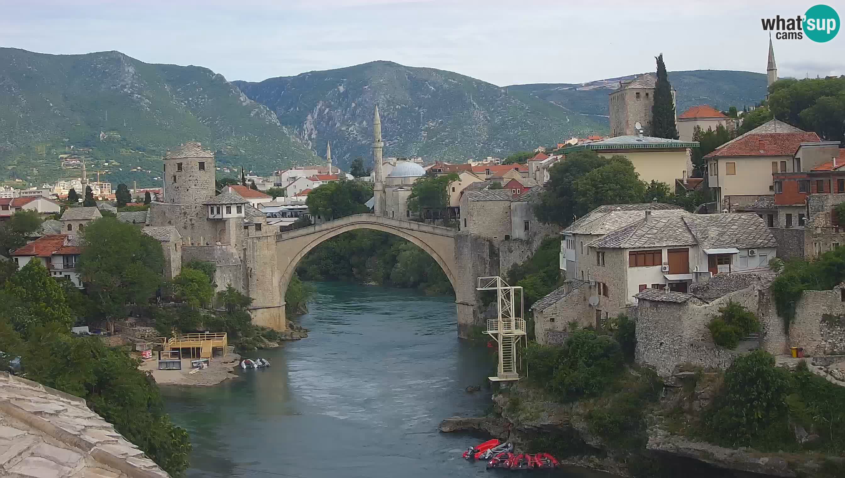 Mostar webkamera – Die Alte Brücke über den Fluss Neretva