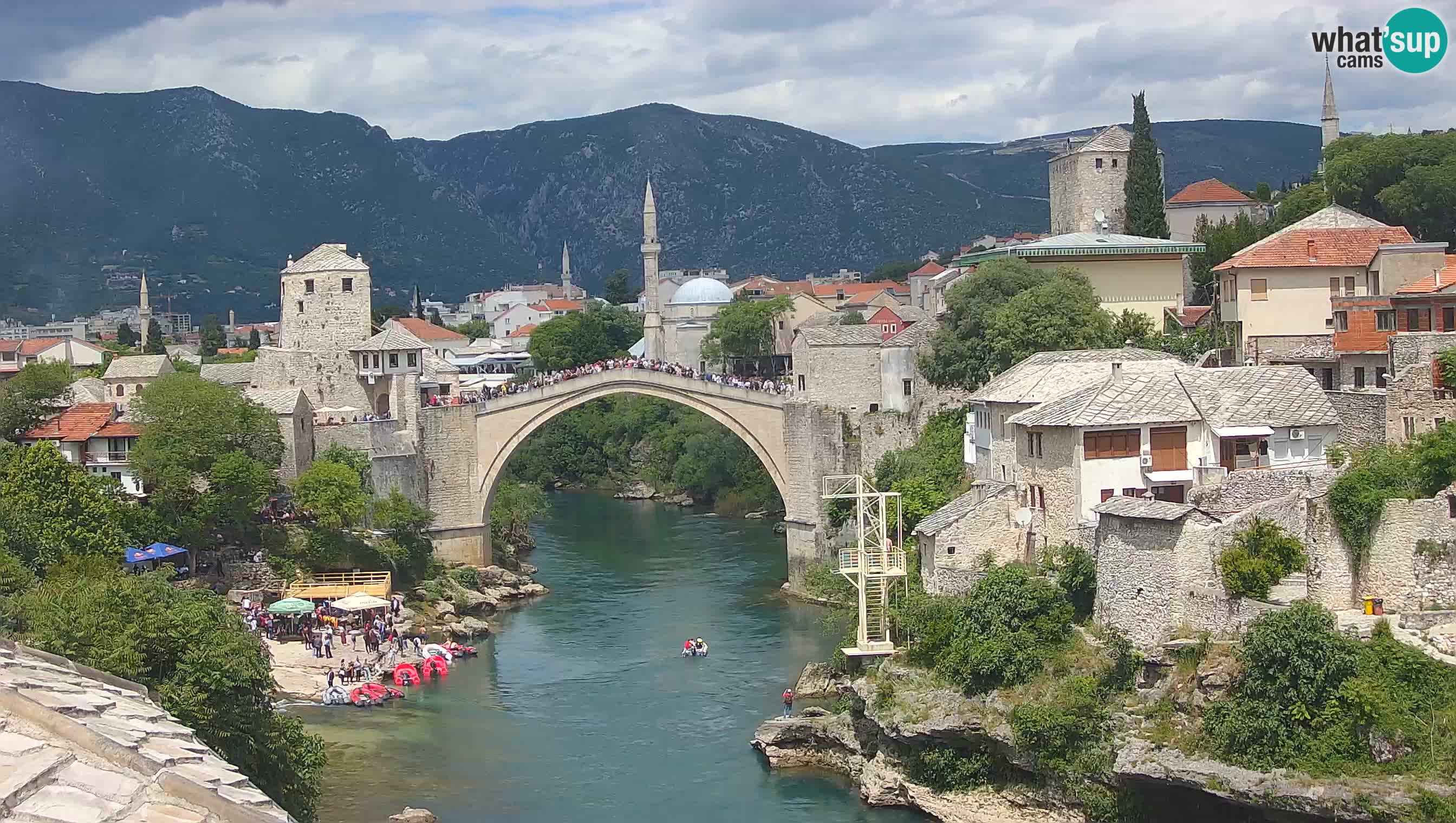 Mostar webkamera – Die Alte Brücke über den Fluss Neretva