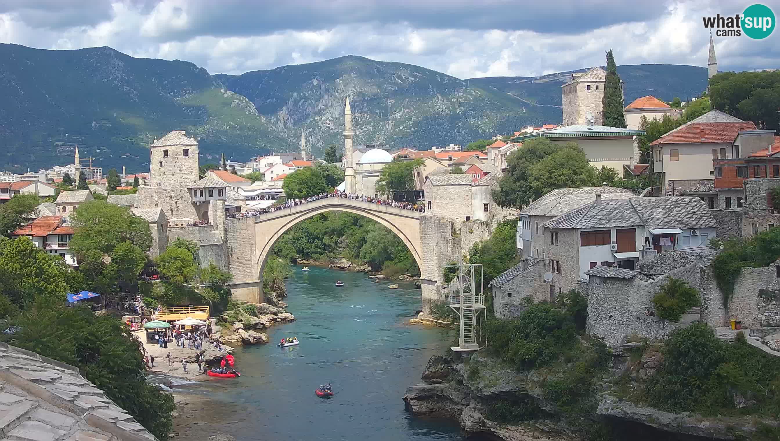 Mostar webkamera – Die Alte Brücke über den Fluss Neretva