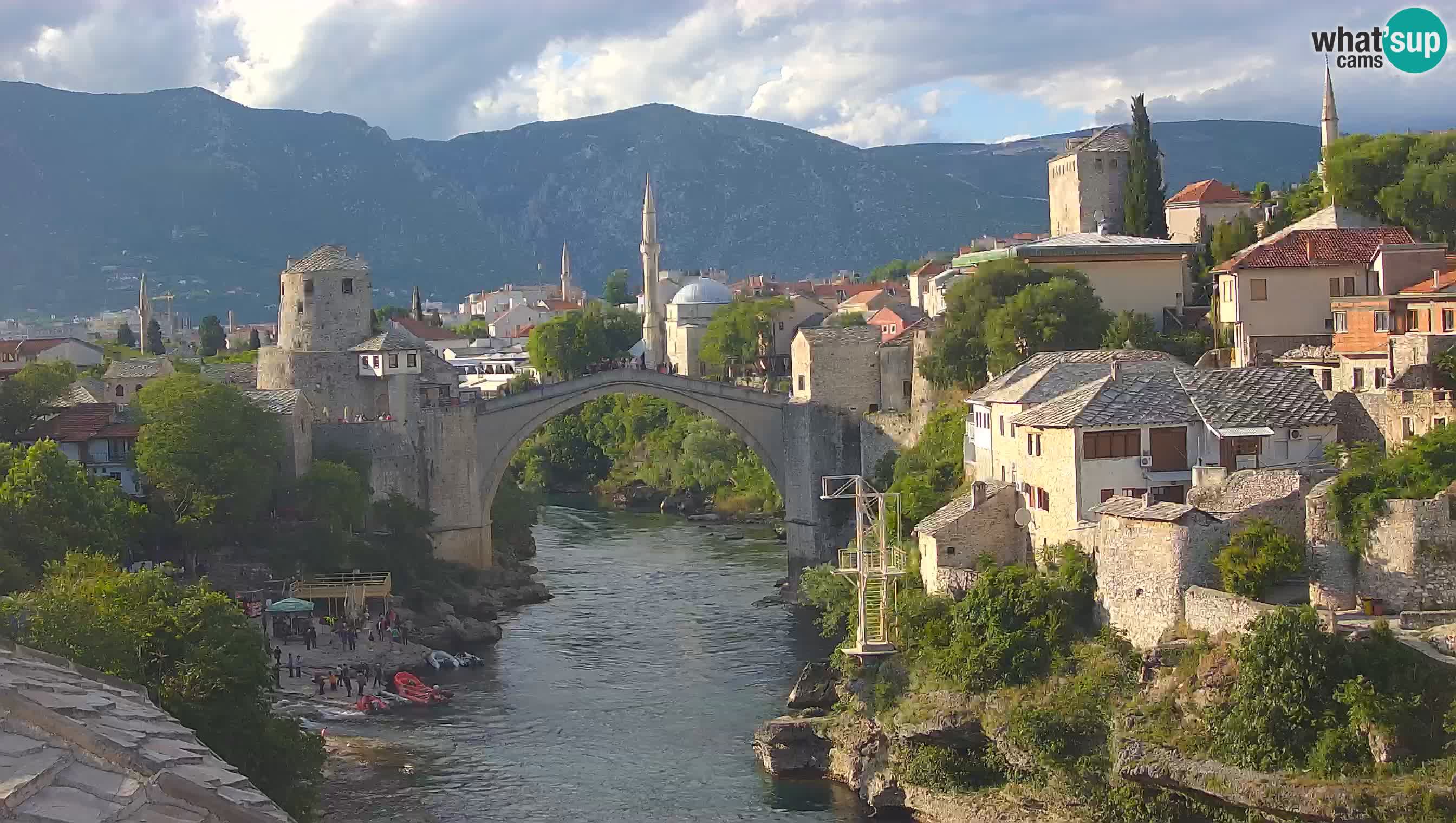 Mostar webkamera – Die Alte Brücke über den Fluss Neretva