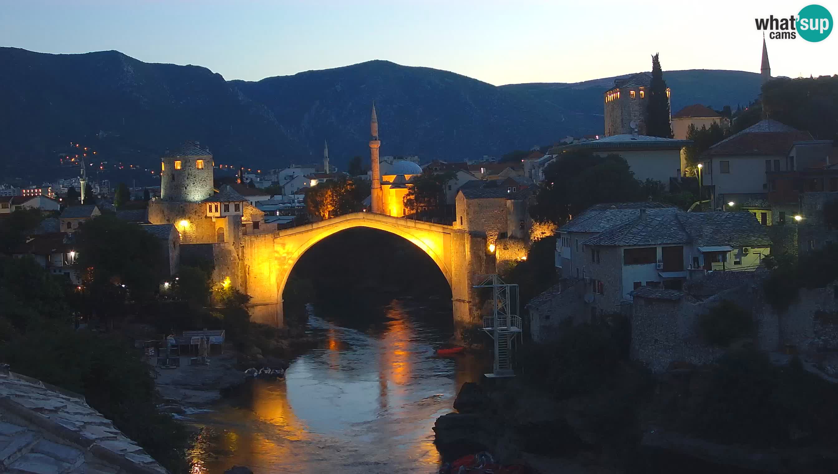 Mostar webkamera – Die Alte Brücke über den Fluss Neretva
