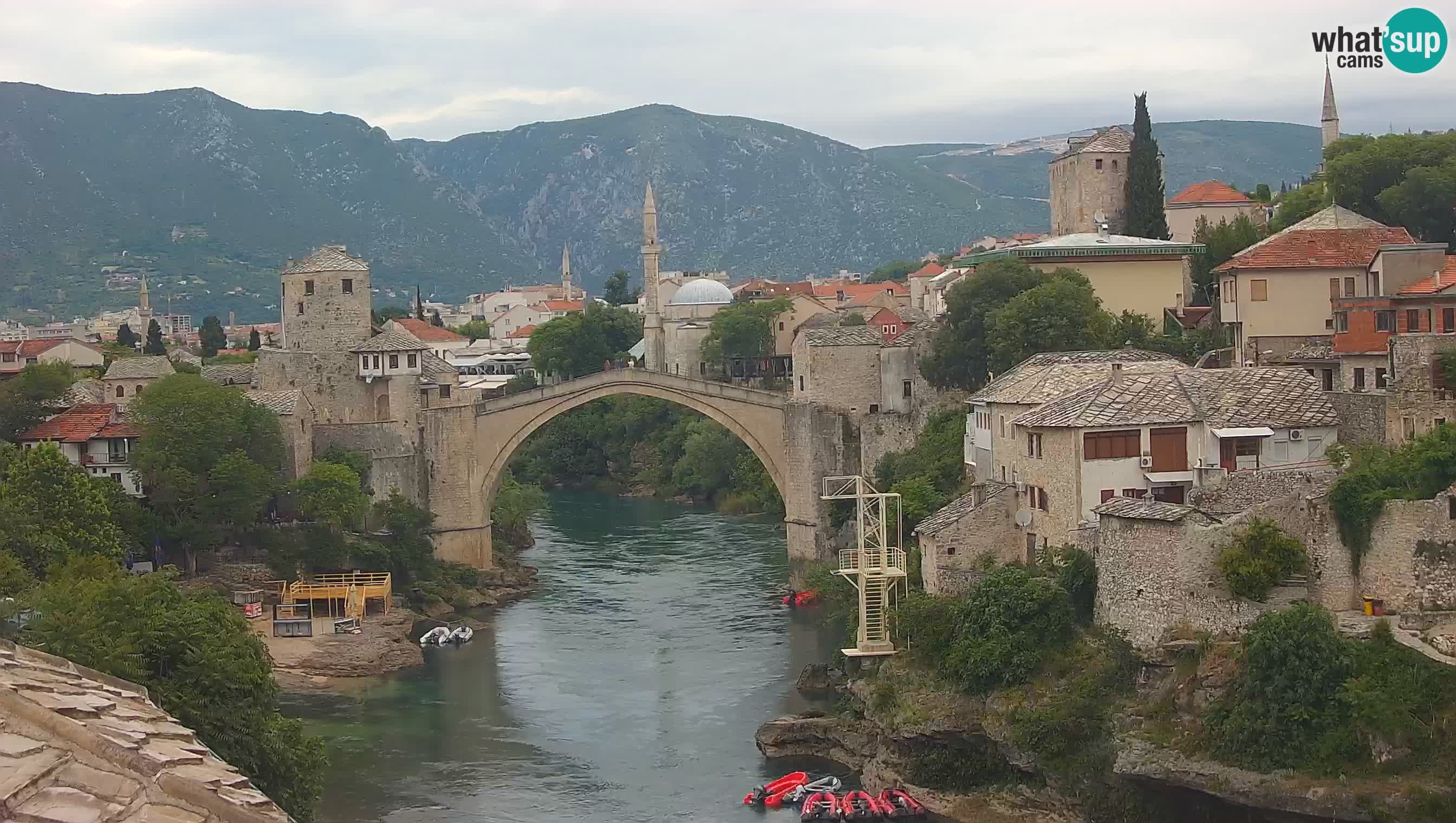 Mostar webkamera – Die Alte Brücke über den Fluss Neretva