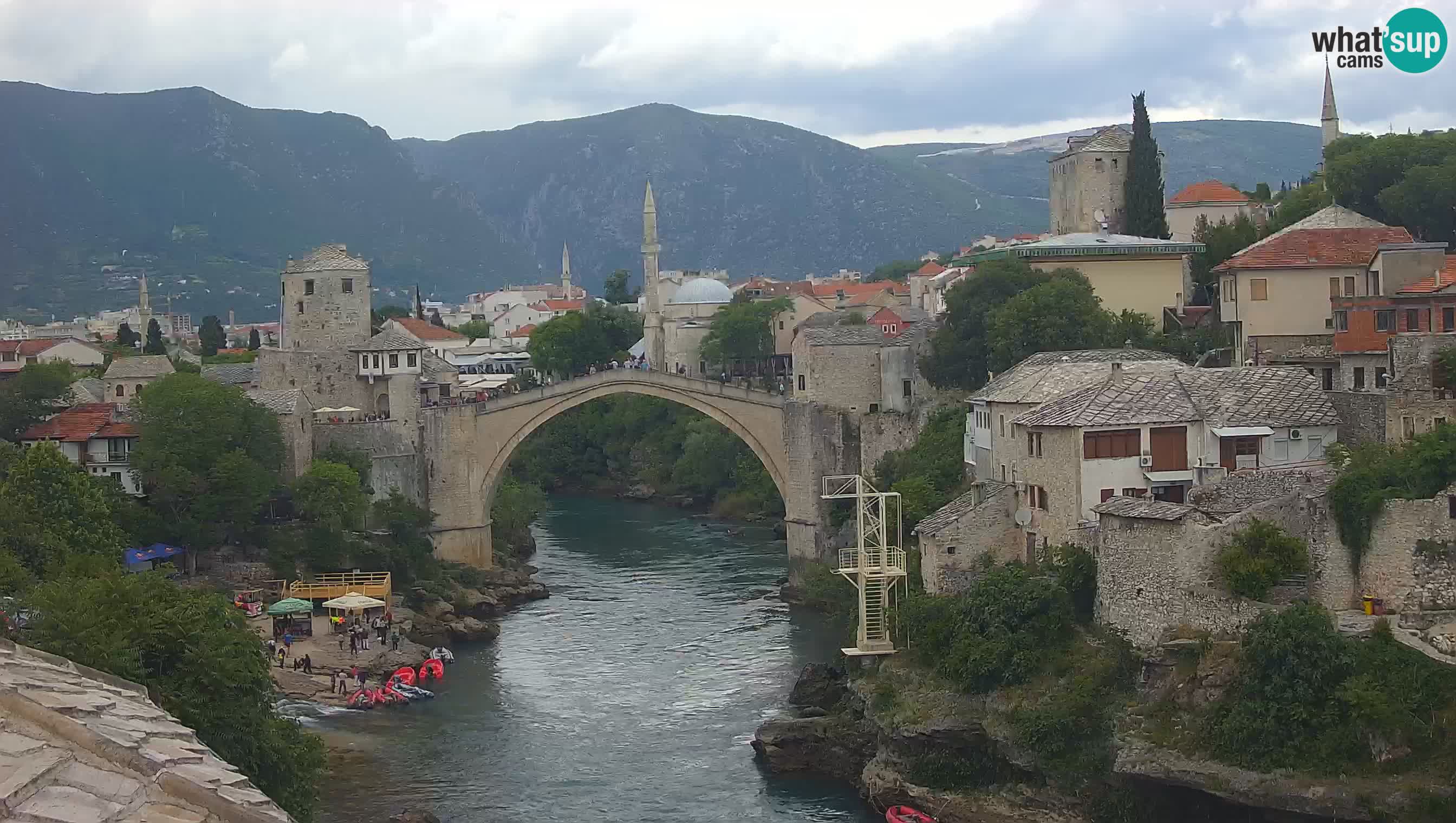 Mostar webkamera – Die Alte Brücke über den Fluss Neretva