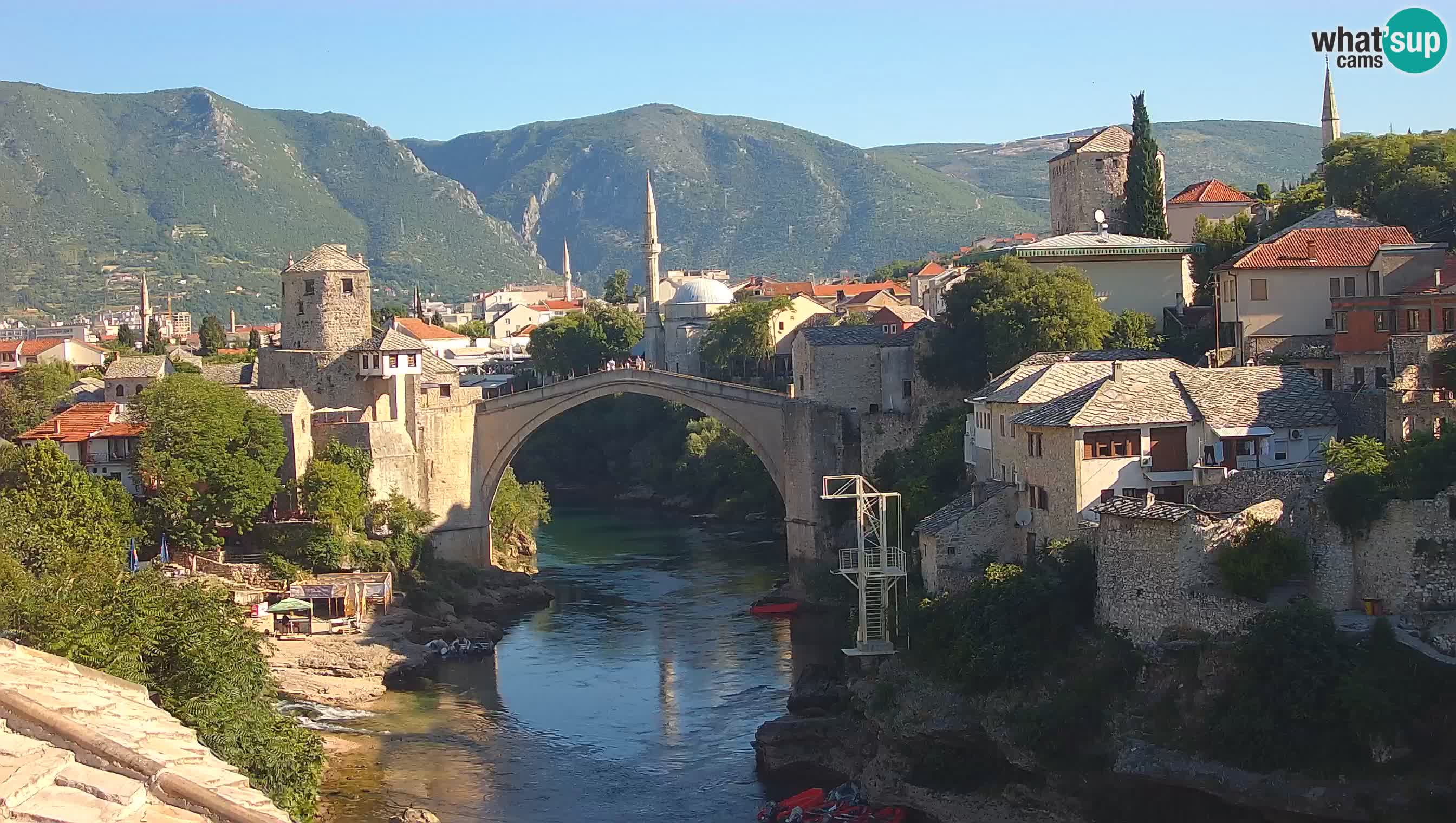 Mostar webkamera – Die Alte Brücke über den Fluss Neretva