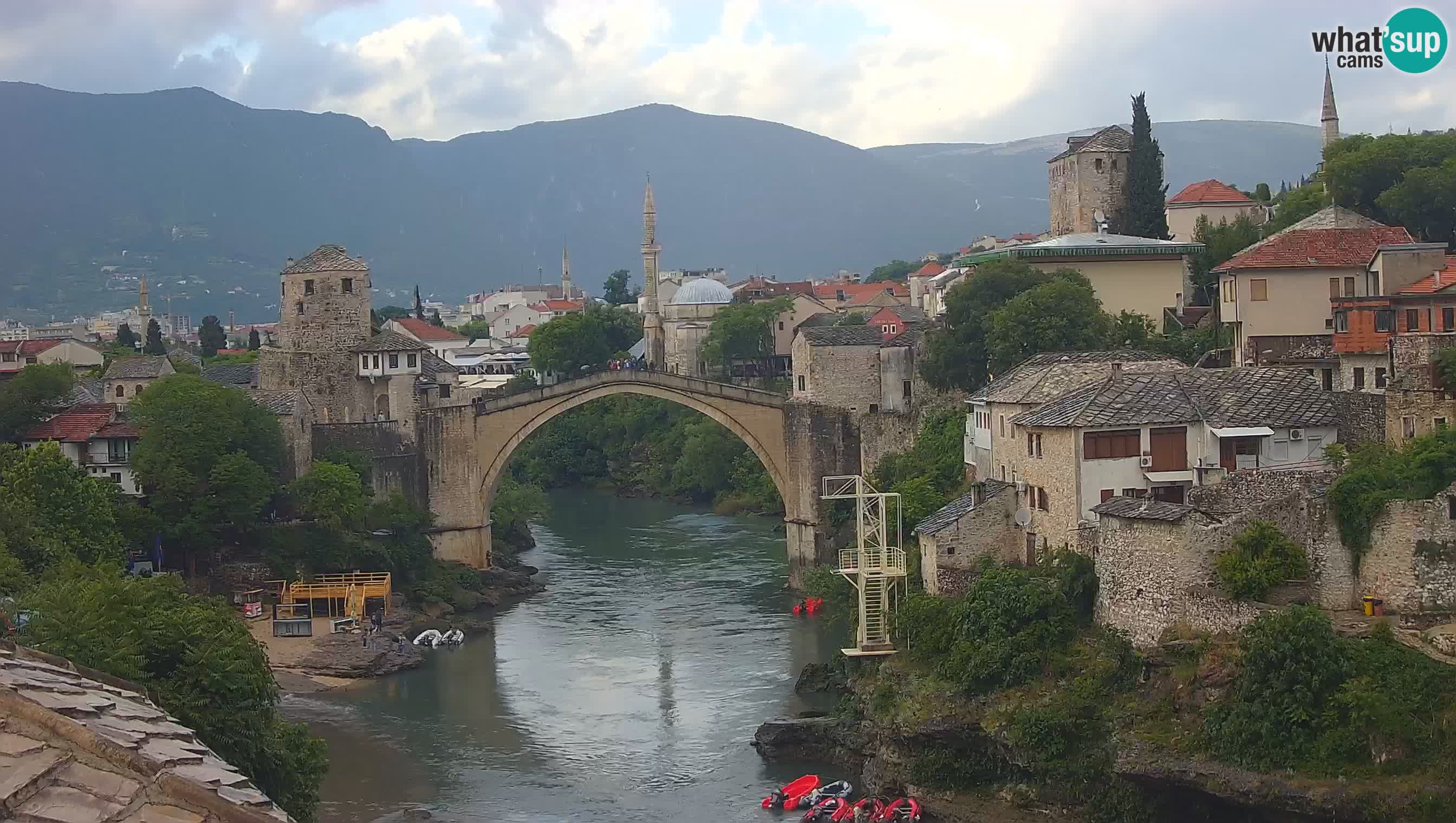 Mostar webkamera – Die Alte Brücke über den Fluss Neretva